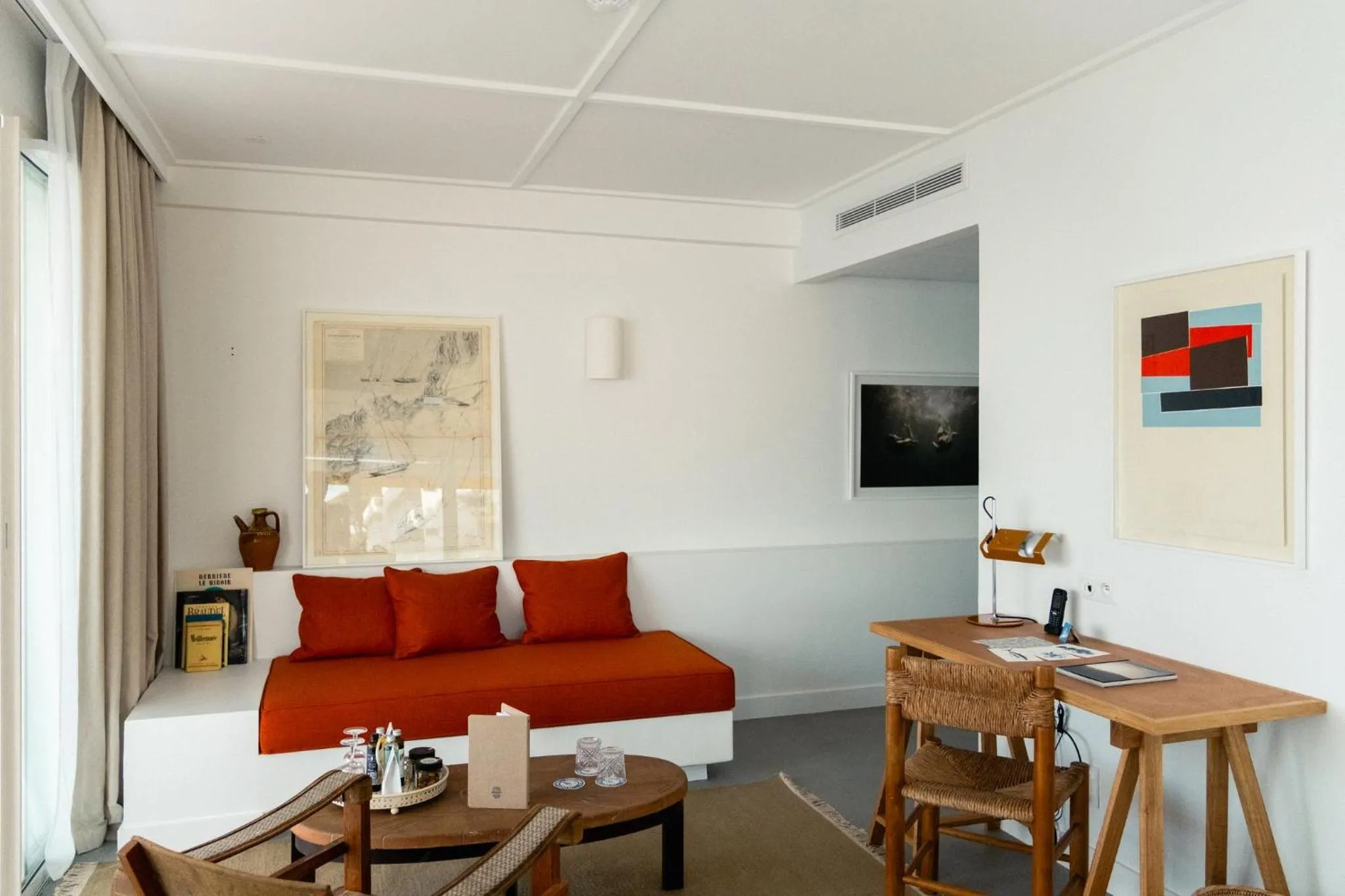 Photo of the whole room in Les Roches Rouges, a Beaumier hotel