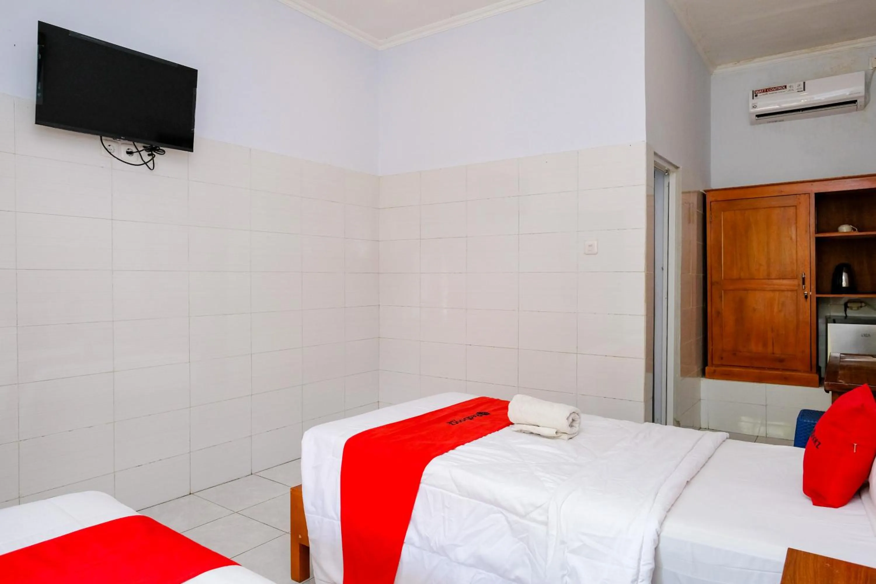 Bedroom, Bed in RedDoorz Plus @ Singaraja