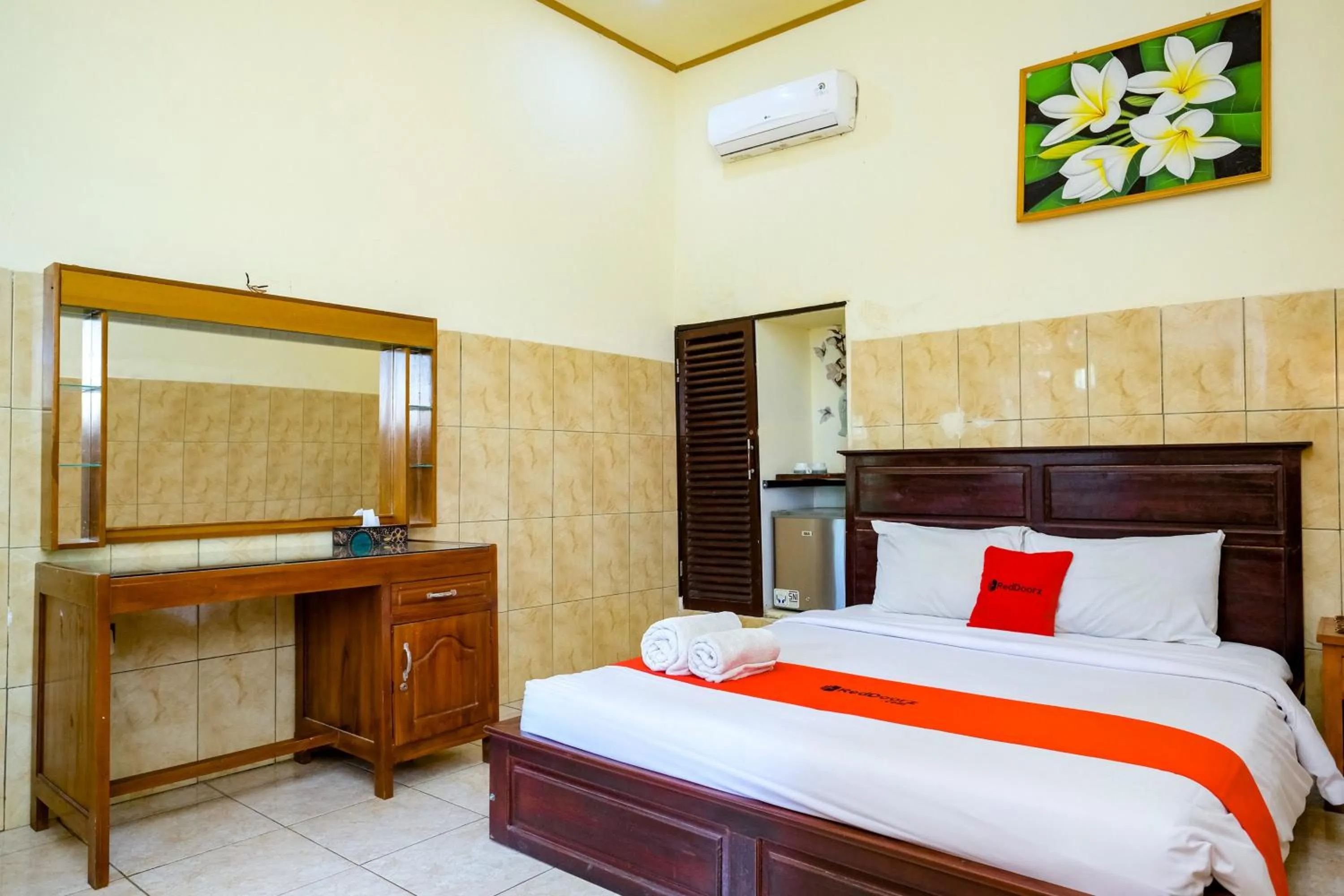 Bedroom, Bed in RedDoorz Plus @ Singaraja