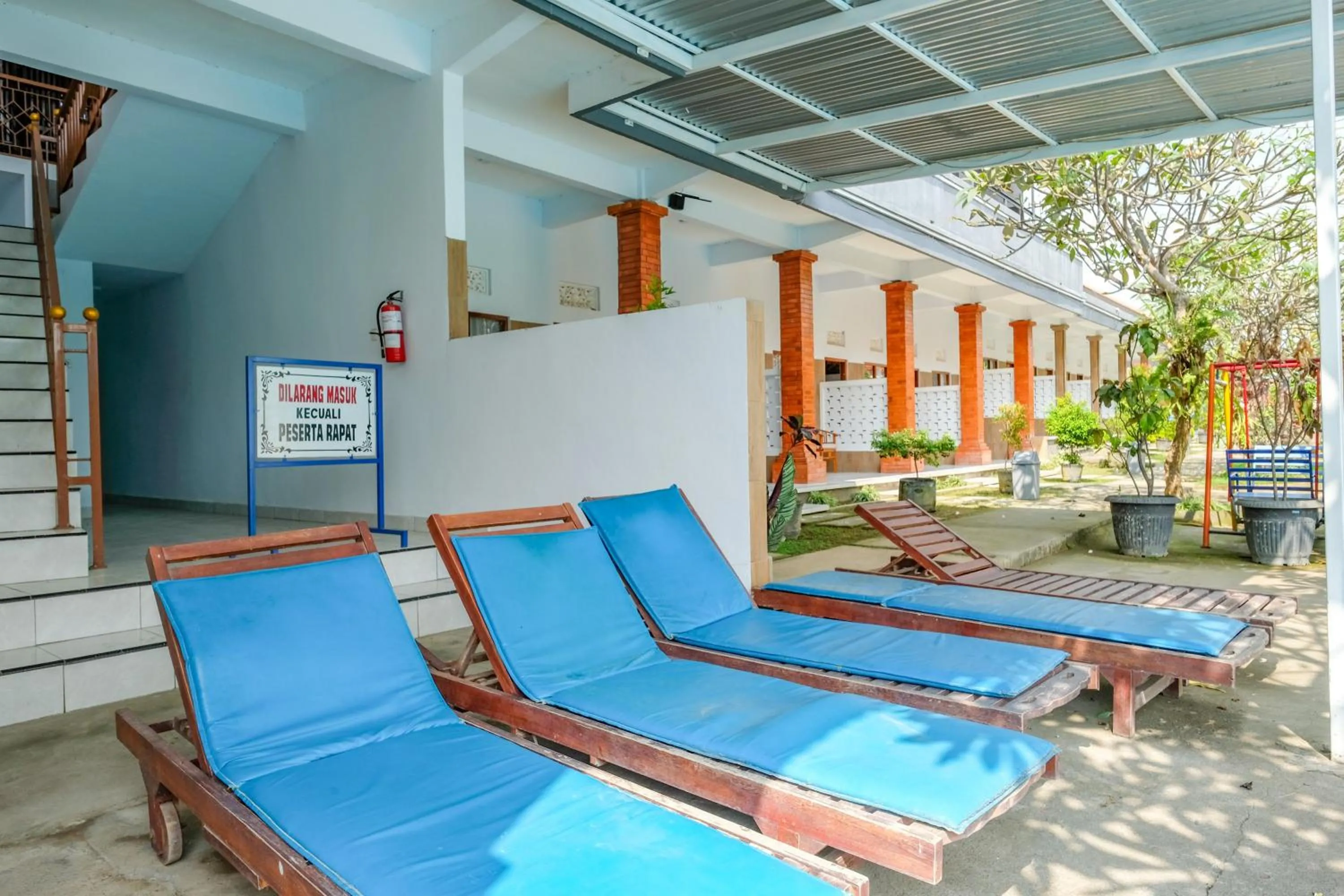 Seating area in RedDoorz Plus @ Singaraja