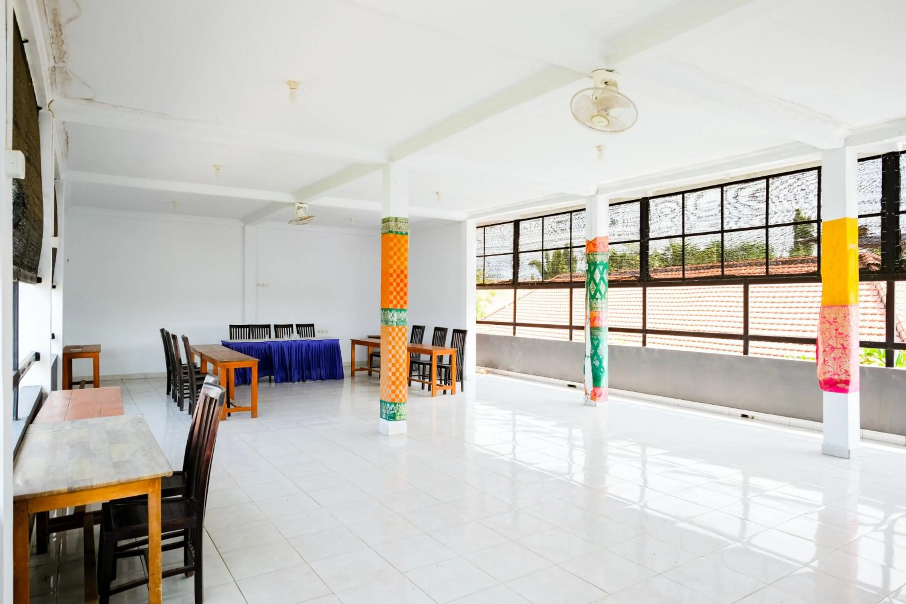 Meeting/conference room in RedDoorz Plus @ Singaraja