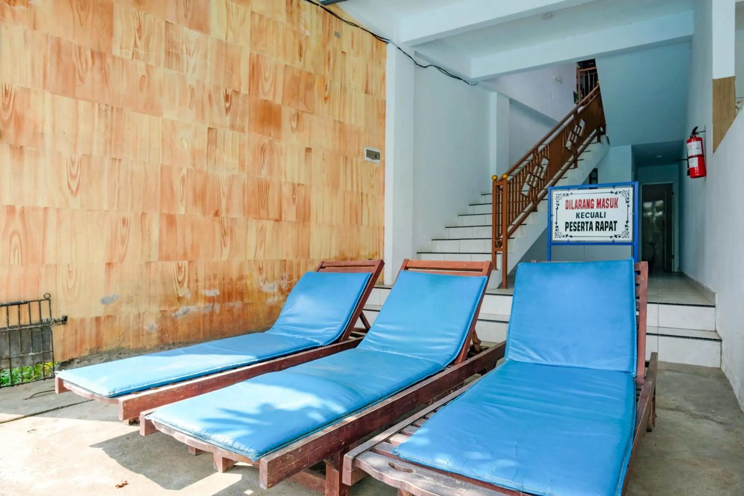 Seating area in RedDoorz Plus @ Singaraja