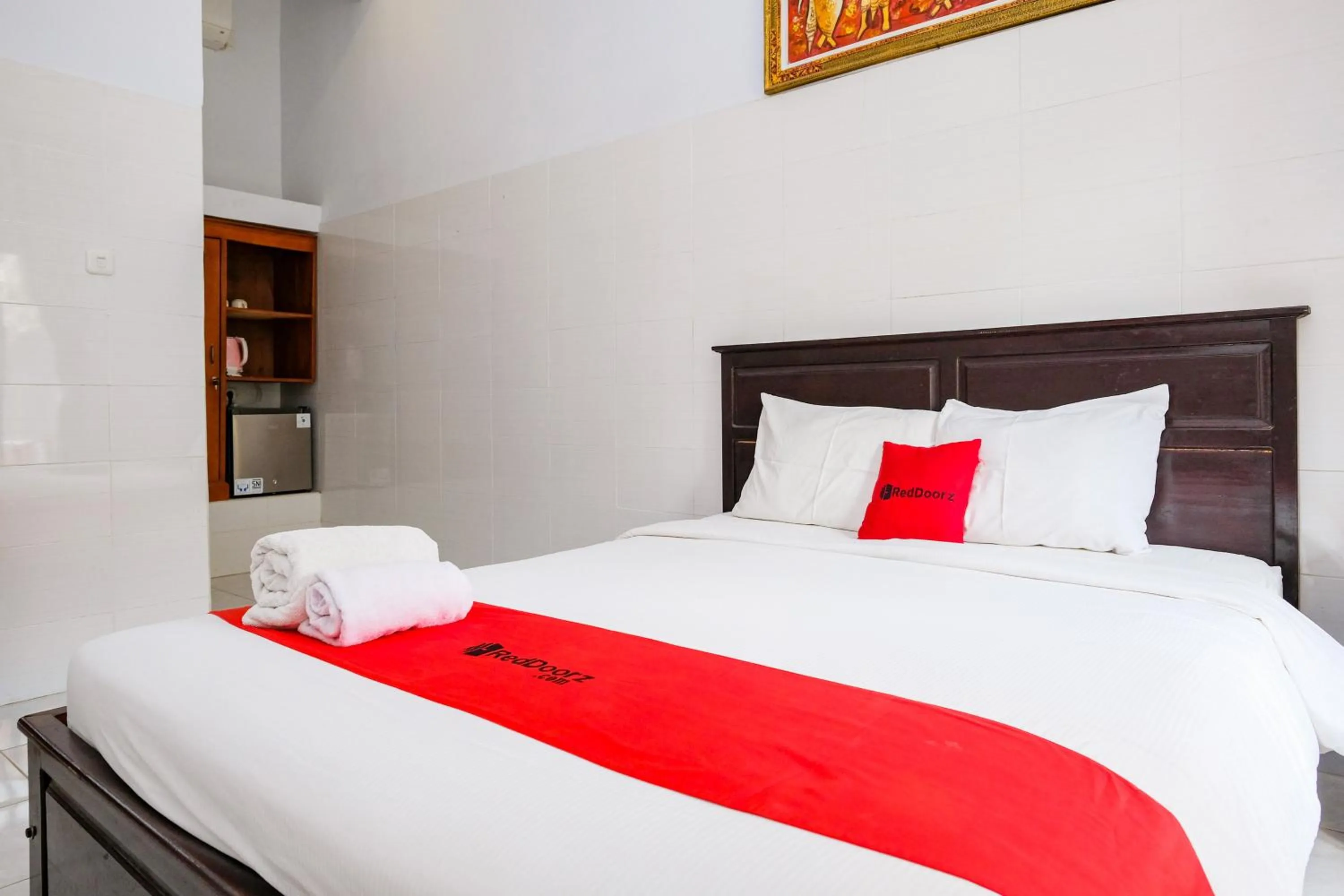 Bedroom, Bed in RedDoorz Plus @ Singaraja