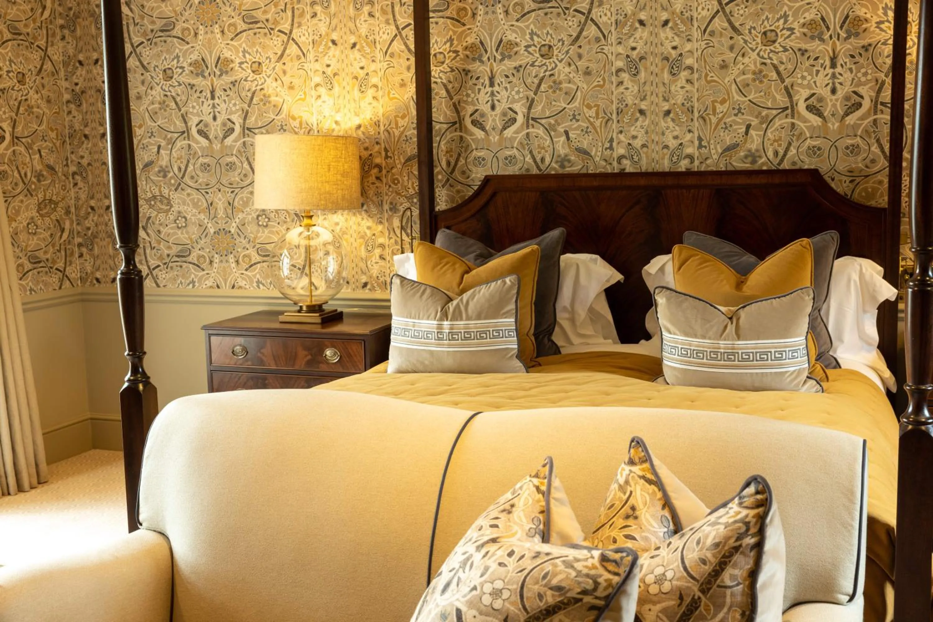 Bed in Ellenborough Park