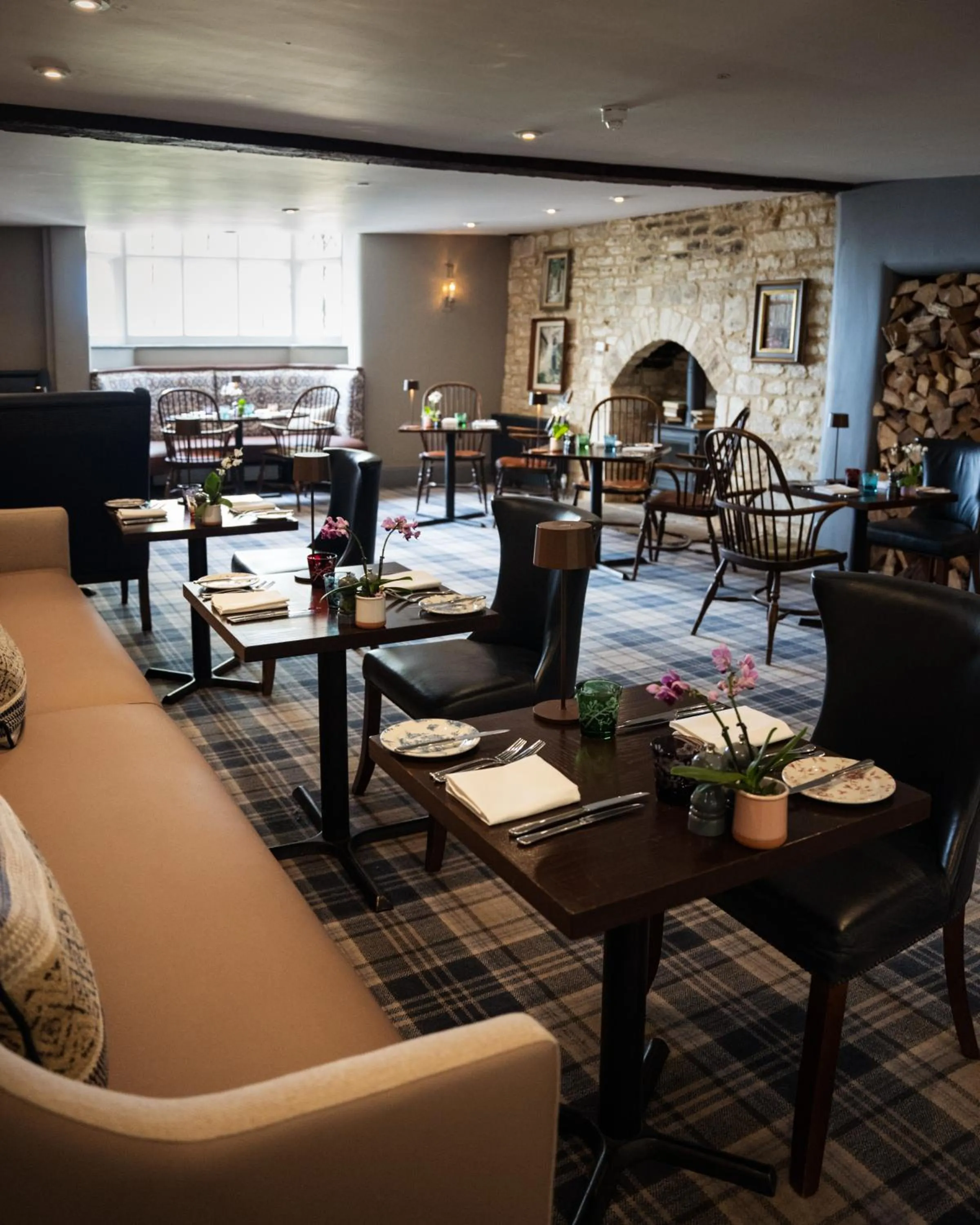 Restaurant/places to eat in Ellenborough Park