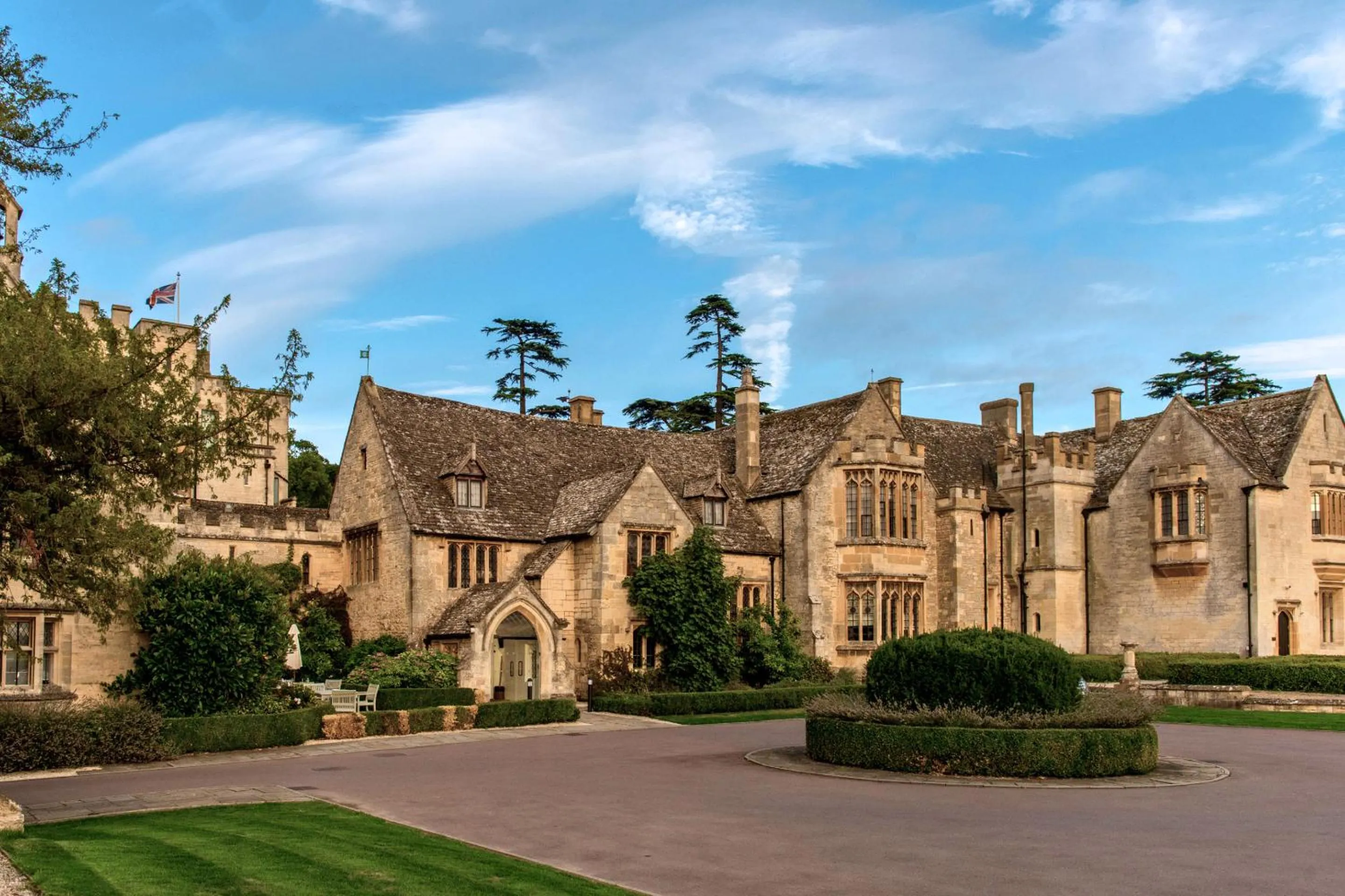 Property building in Ellenborough Park