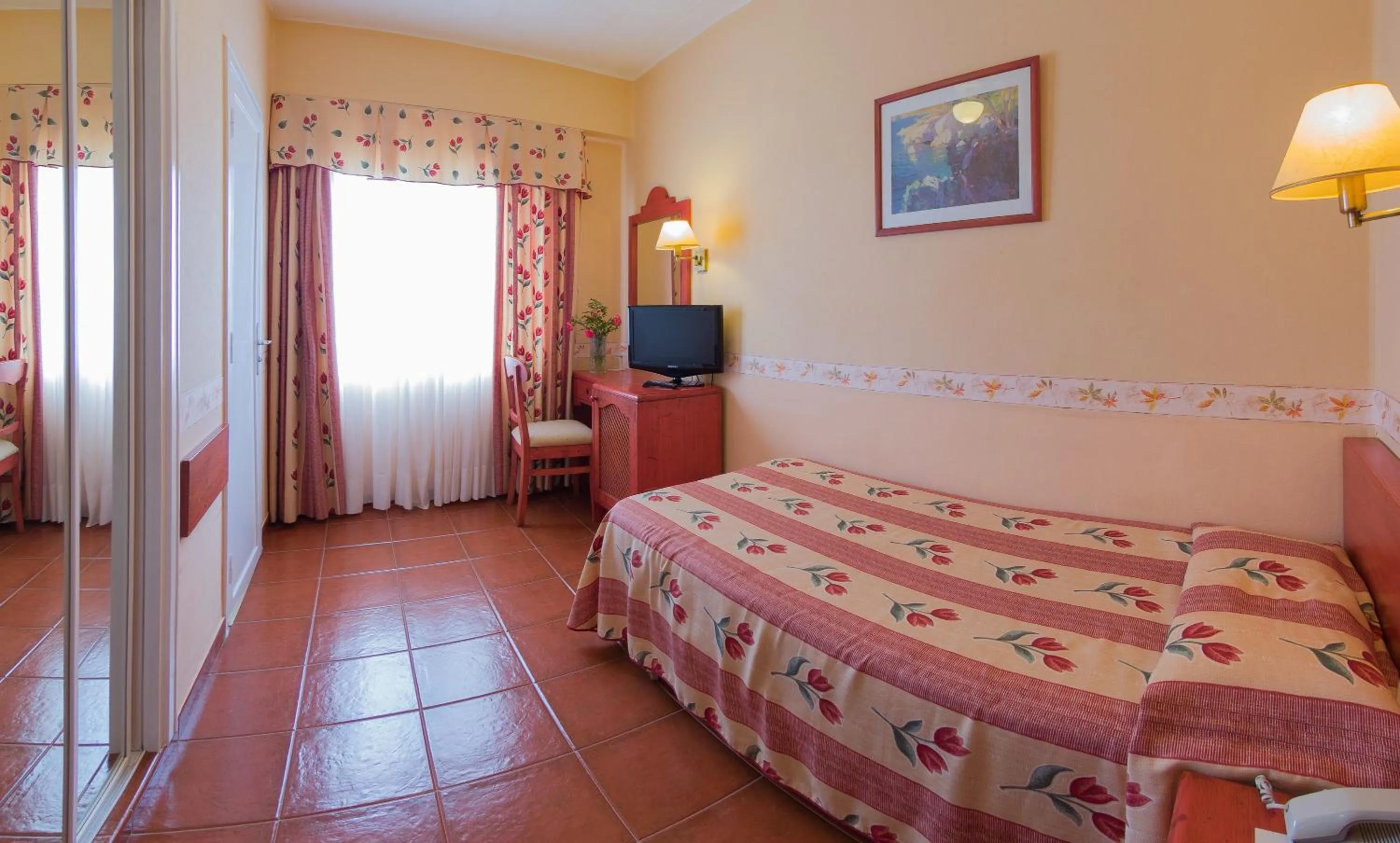 Photo of the whole room, Bed in Hotel Monopol