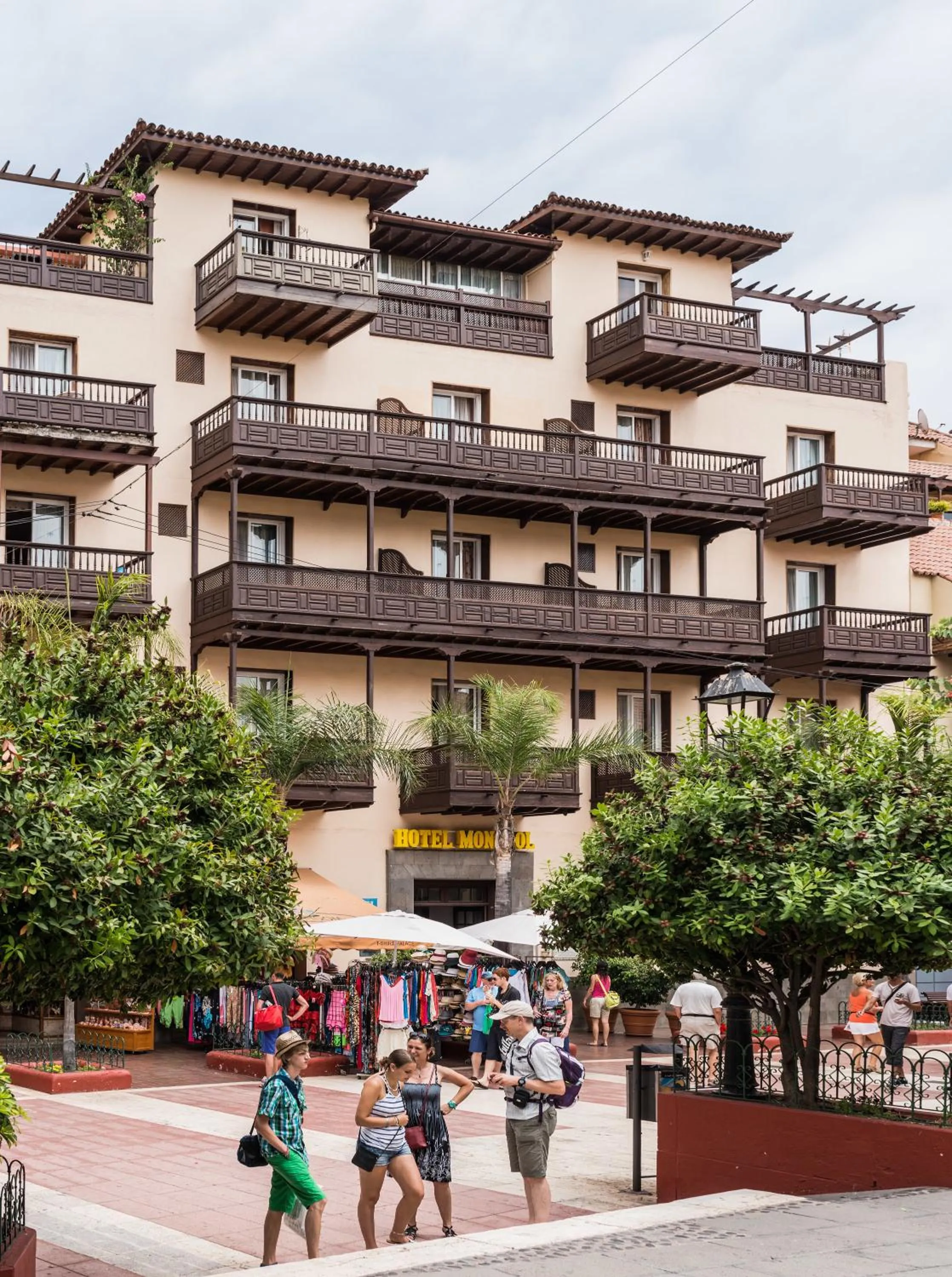 Facade/entrance in Hotel Monopol