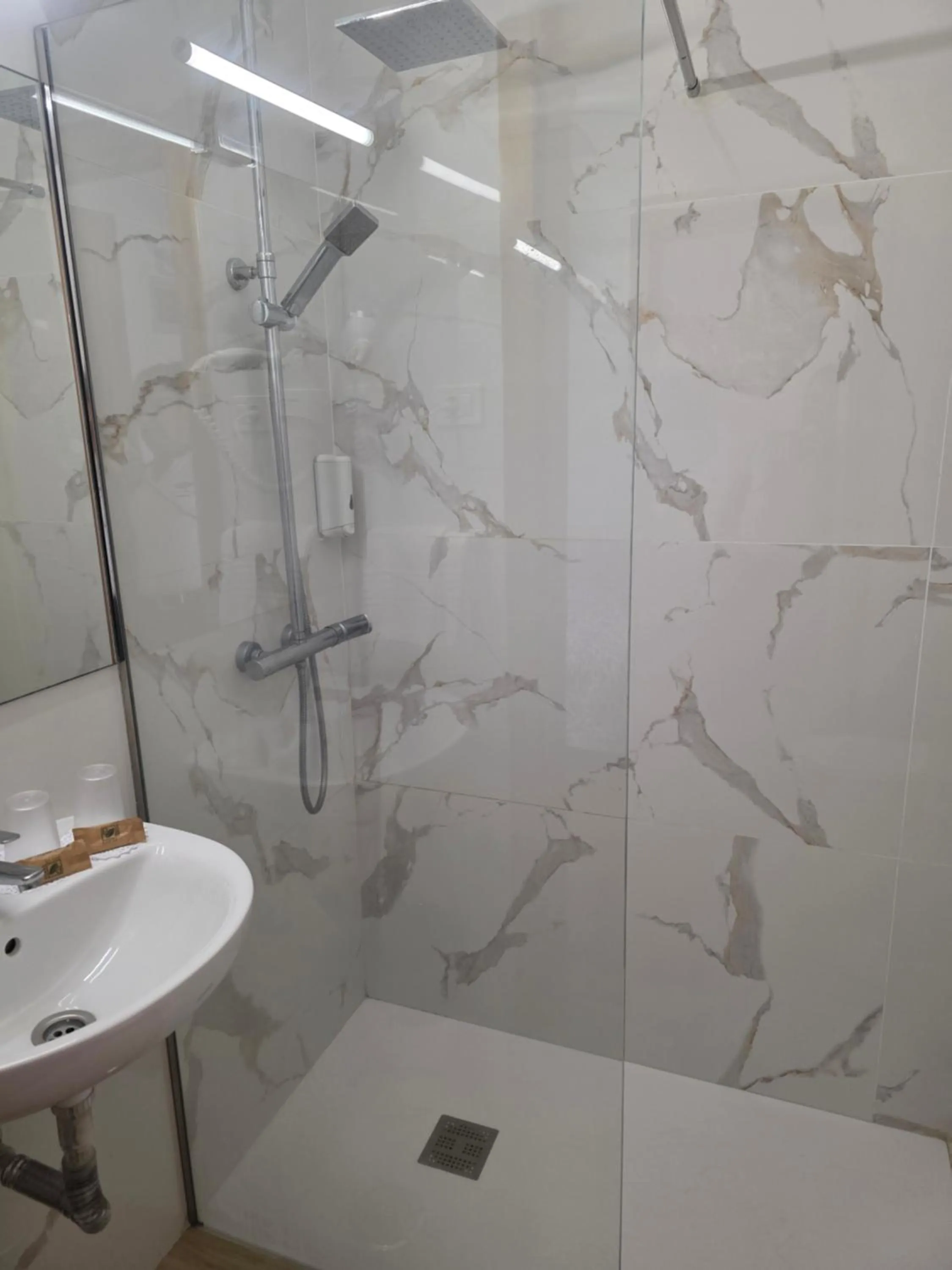 Bathroom in Hotel Monopol