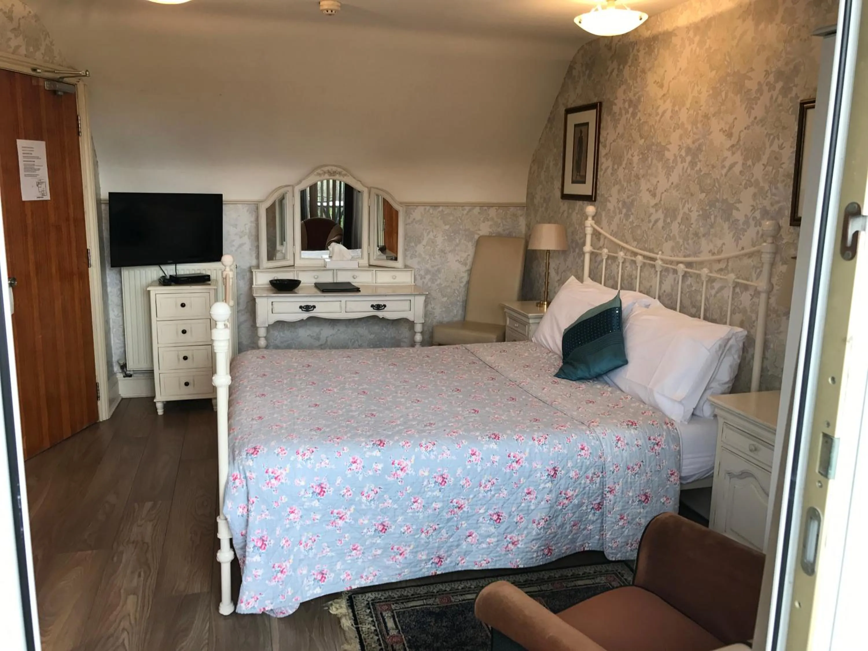 Photo of the whole room, Bed in Acorn Guest House in Hull