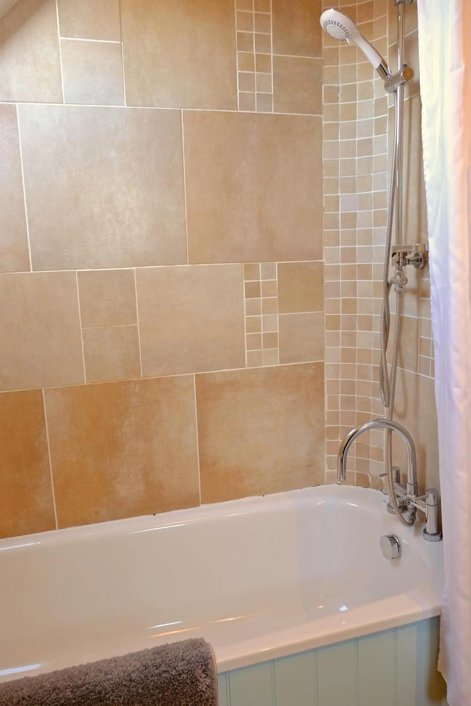 Bathroom in Acorn Guest House in Hull