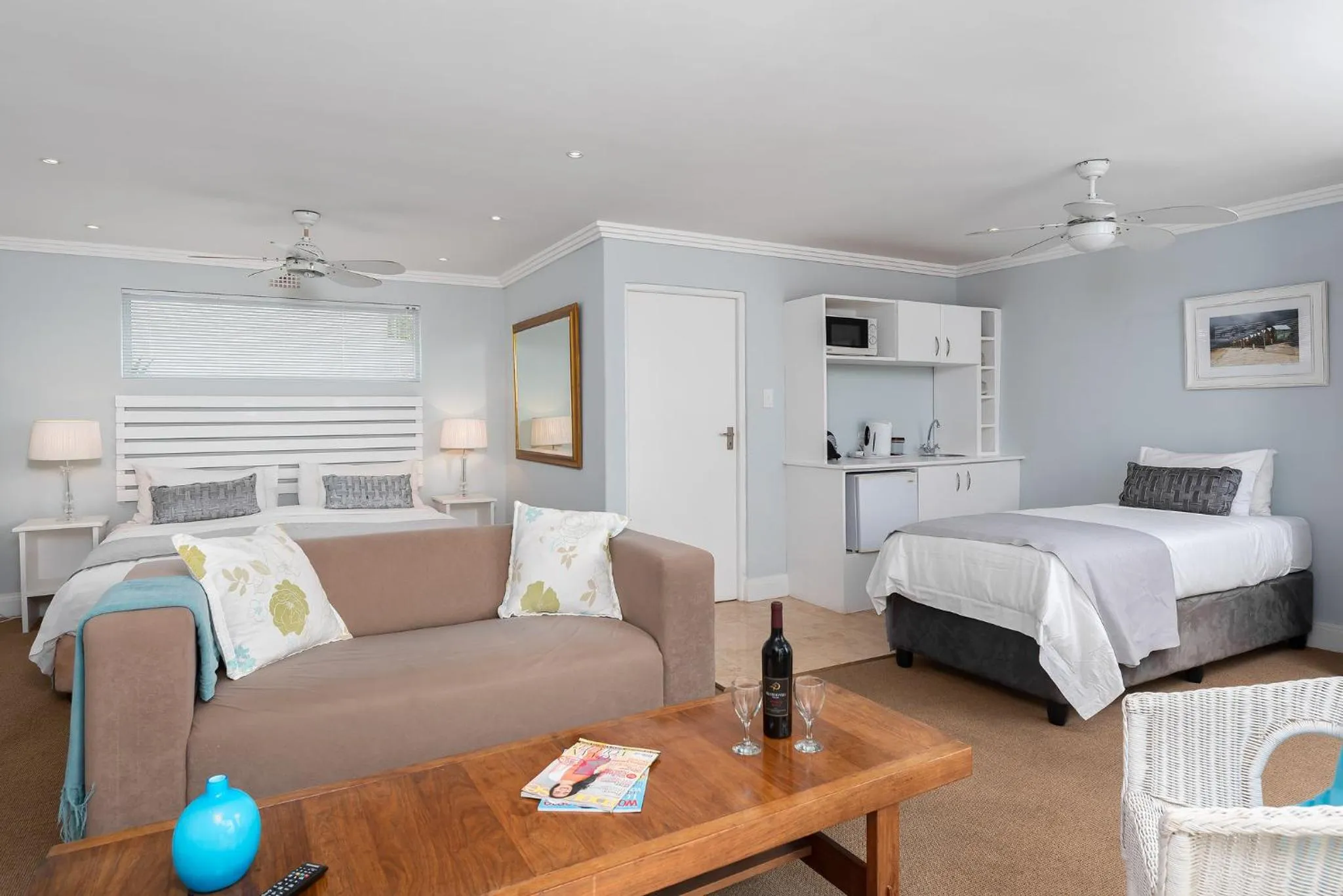 Kitchen or kitchenette, Bed in 61 on Camps Bay