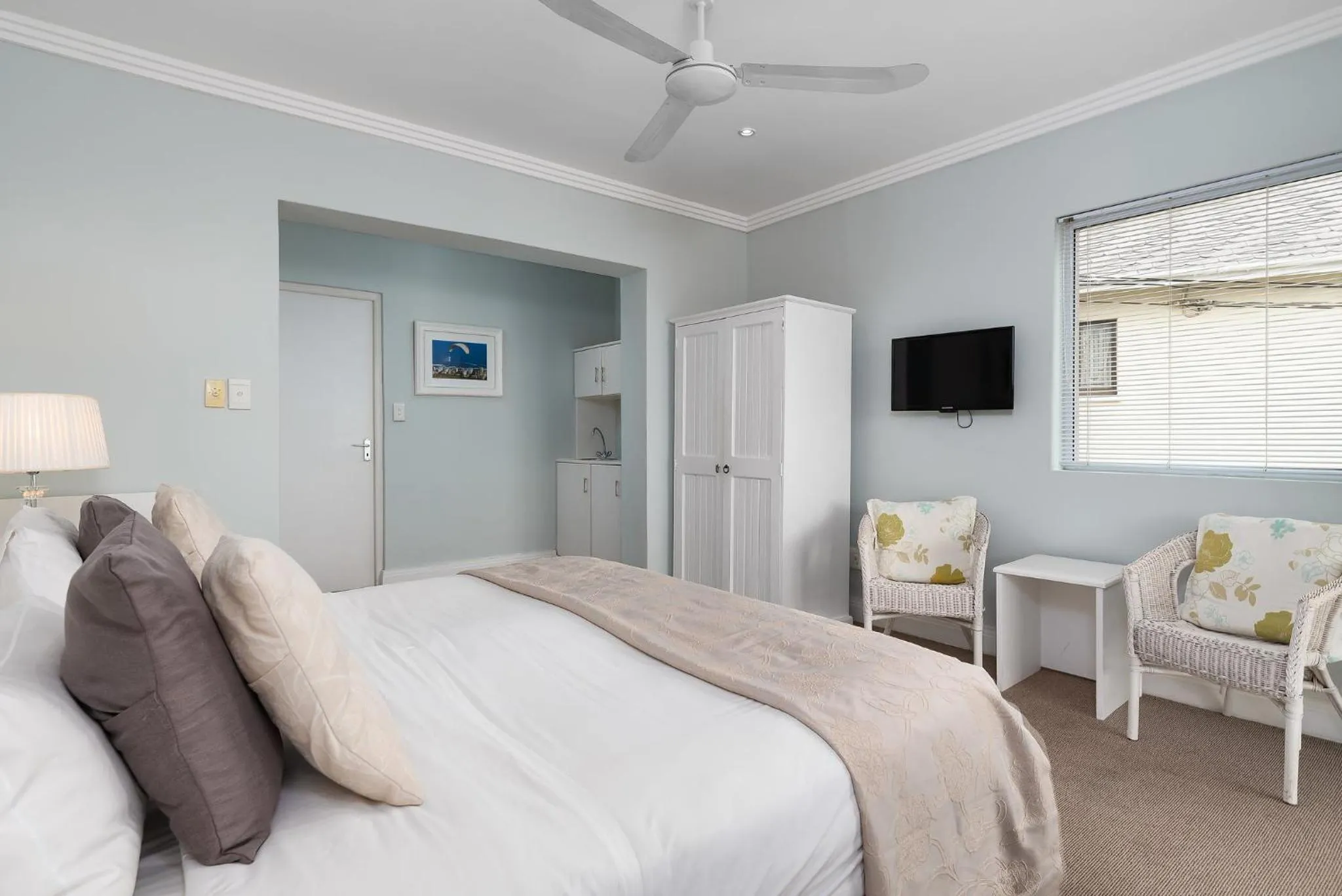 Bed in 61 on Camps Bay