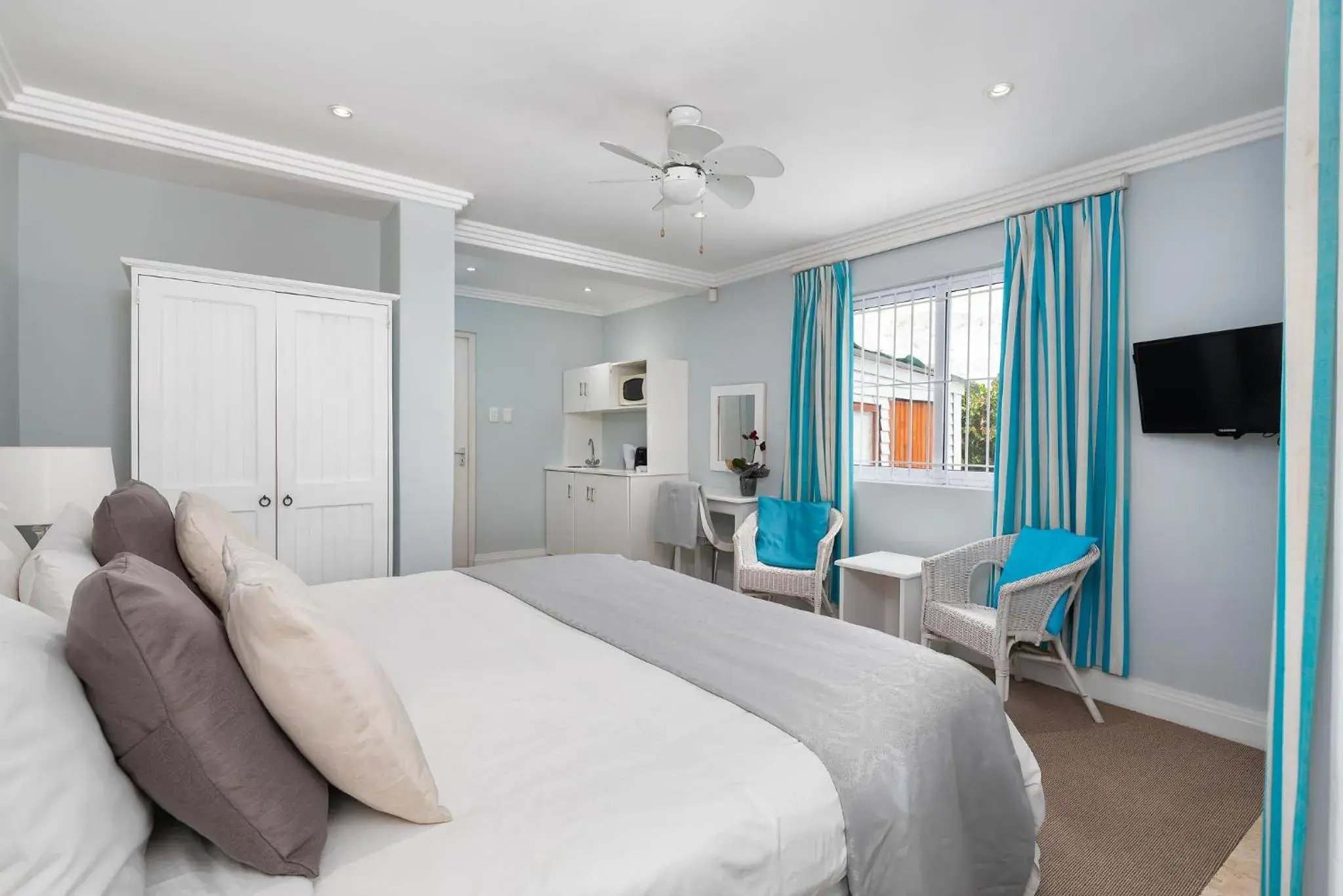 Double or Twin Room with Pool View (2 Adults) in 61 on Camps Bay Double or Twin Room with Pool View (2 Adults) in 61 on Camps Bay