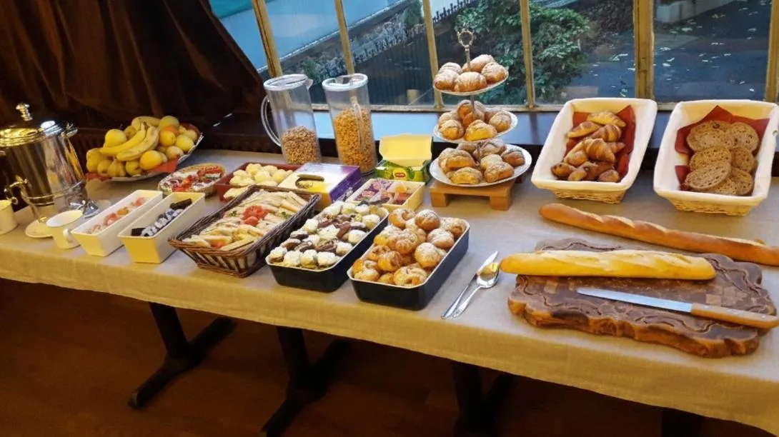 Breakfast in Hôtel Belleville