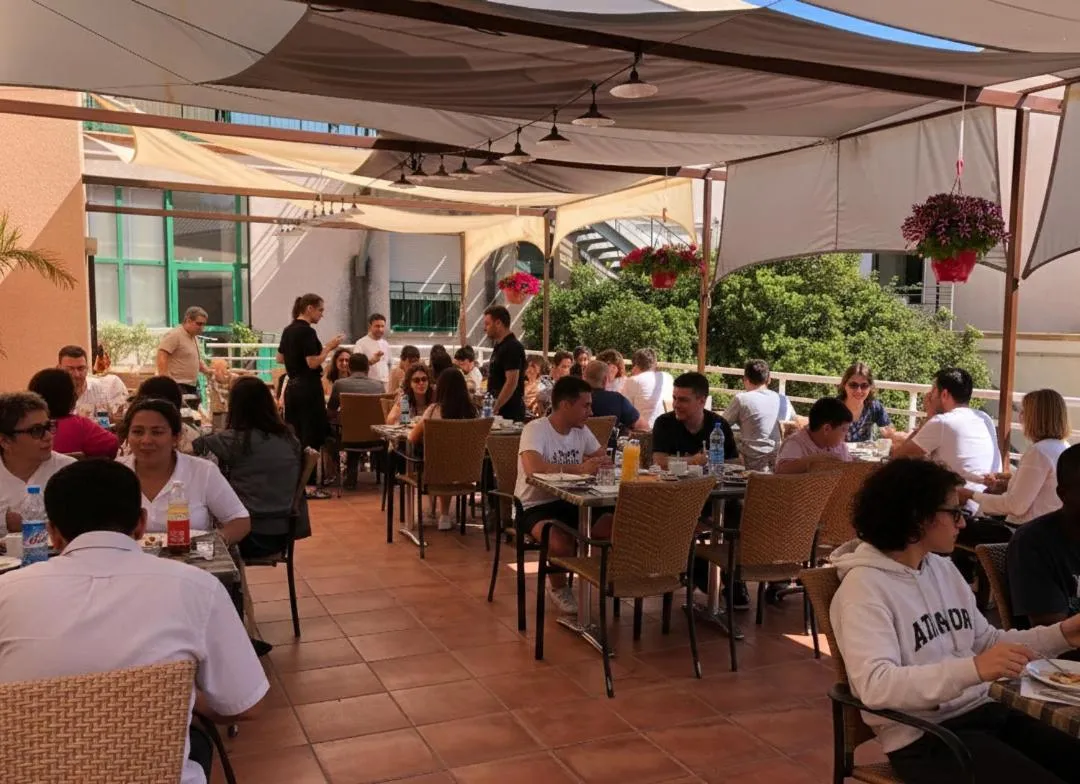 Restaurant/places to eat in Hôtel Belleville