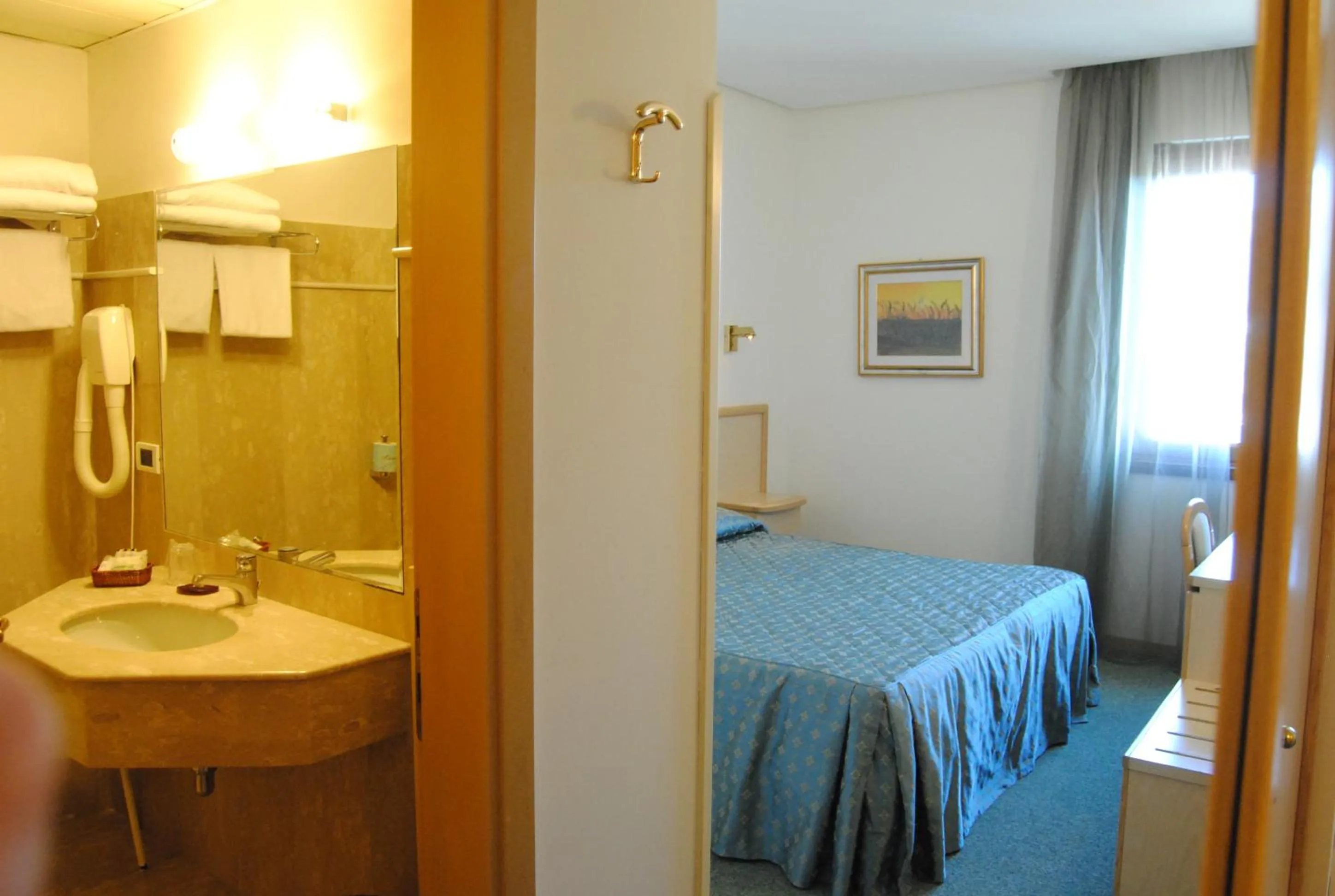 Bathroom, Bed in Hotel Bassetto