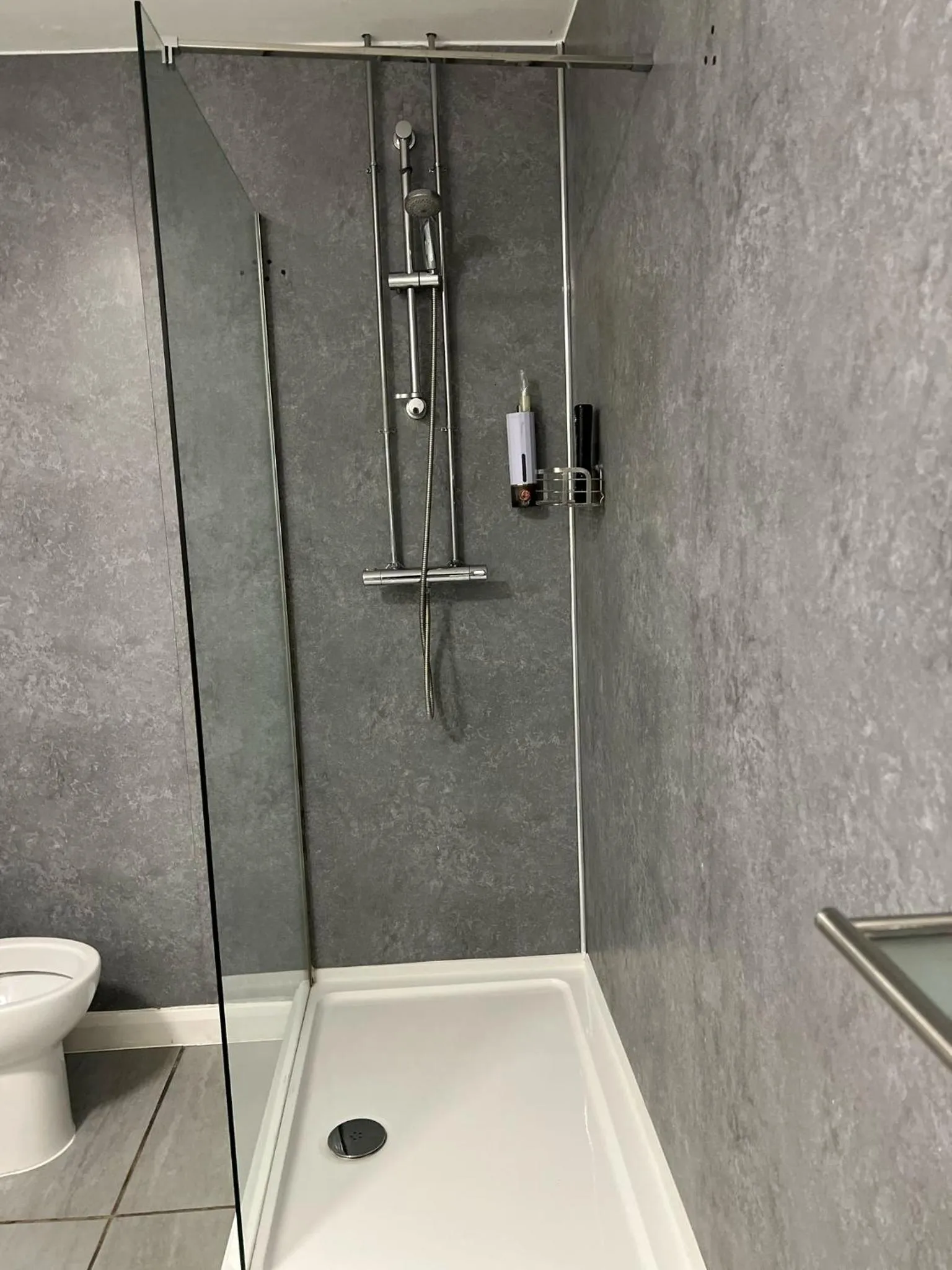 Bathroom in OYO Aparthotel Hathern - Loughborough