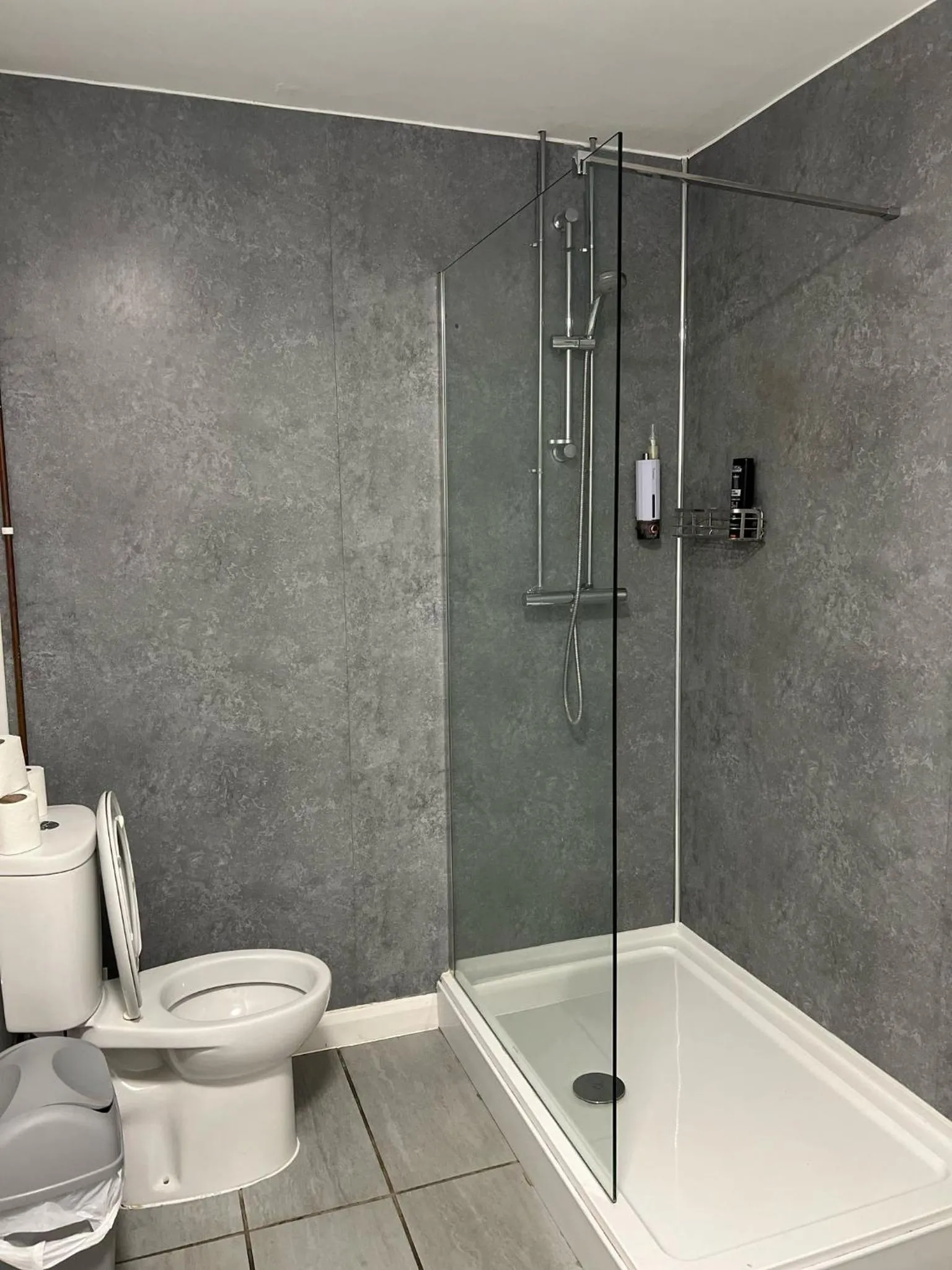 Bathroom in OYO Aparthotel Hathern - Loughborough