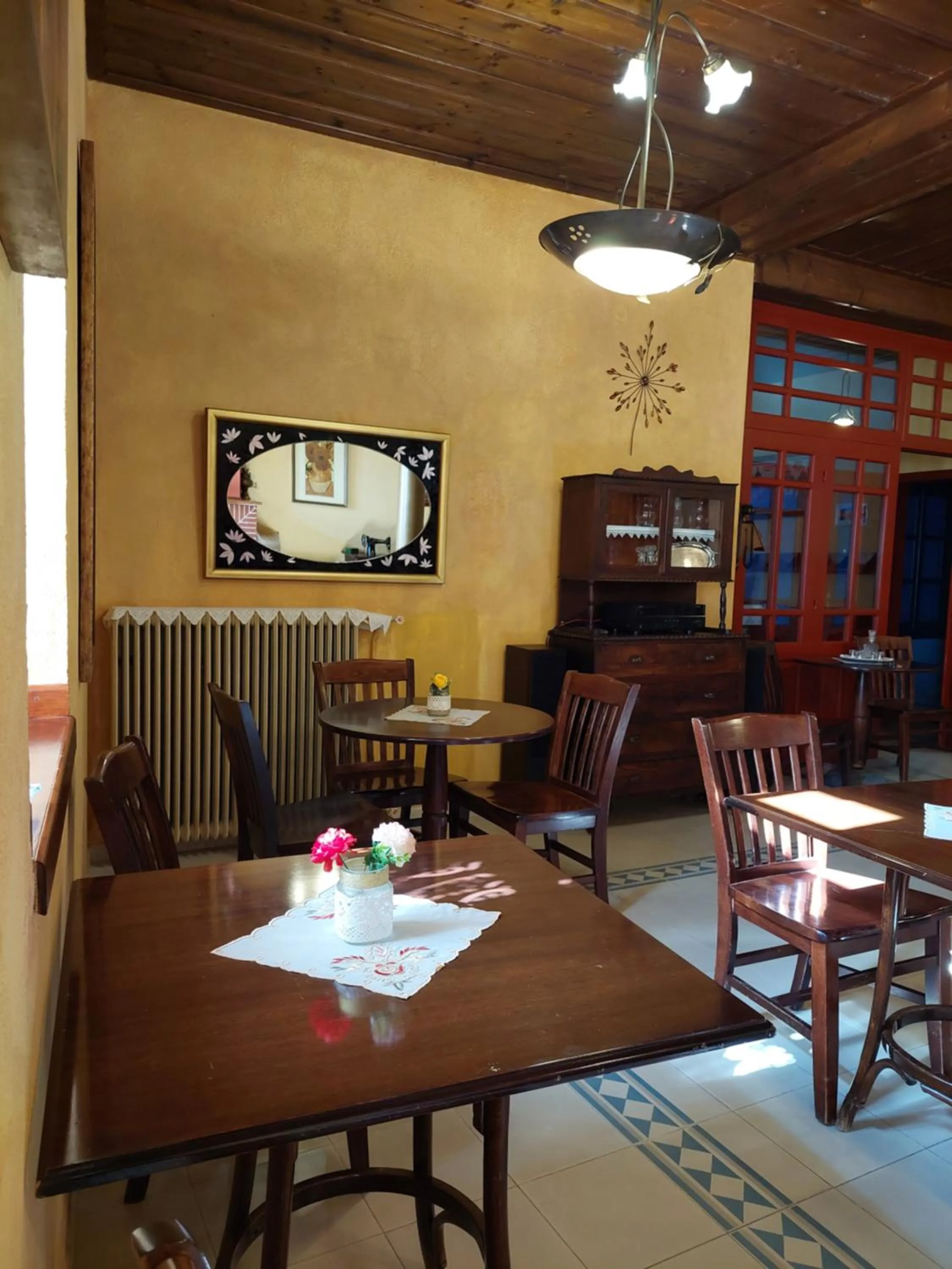 Dining area in House Mitsiou Traditional Inn