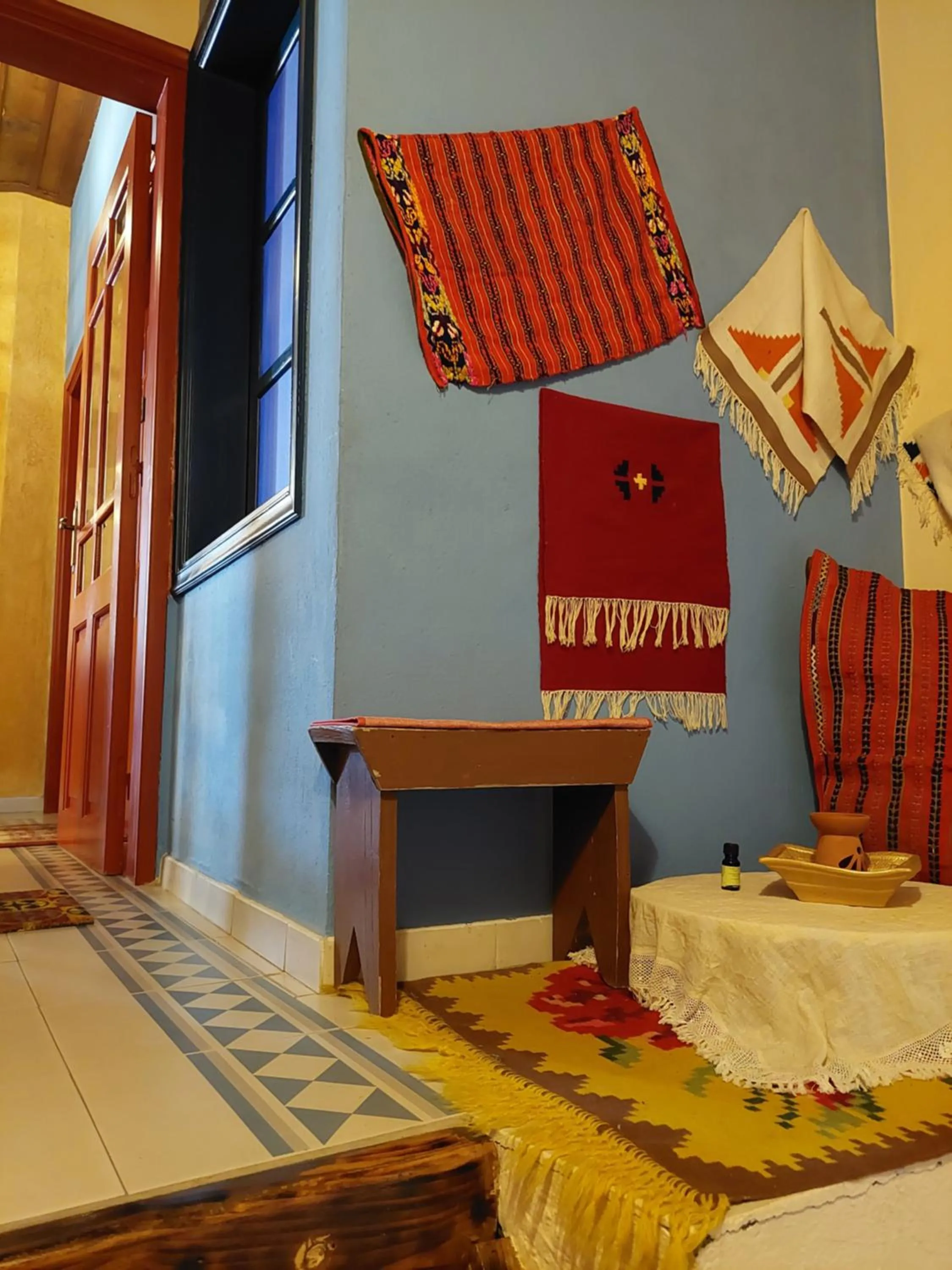 Decorative detail, Bed in House Mitsiou Traditional Inn