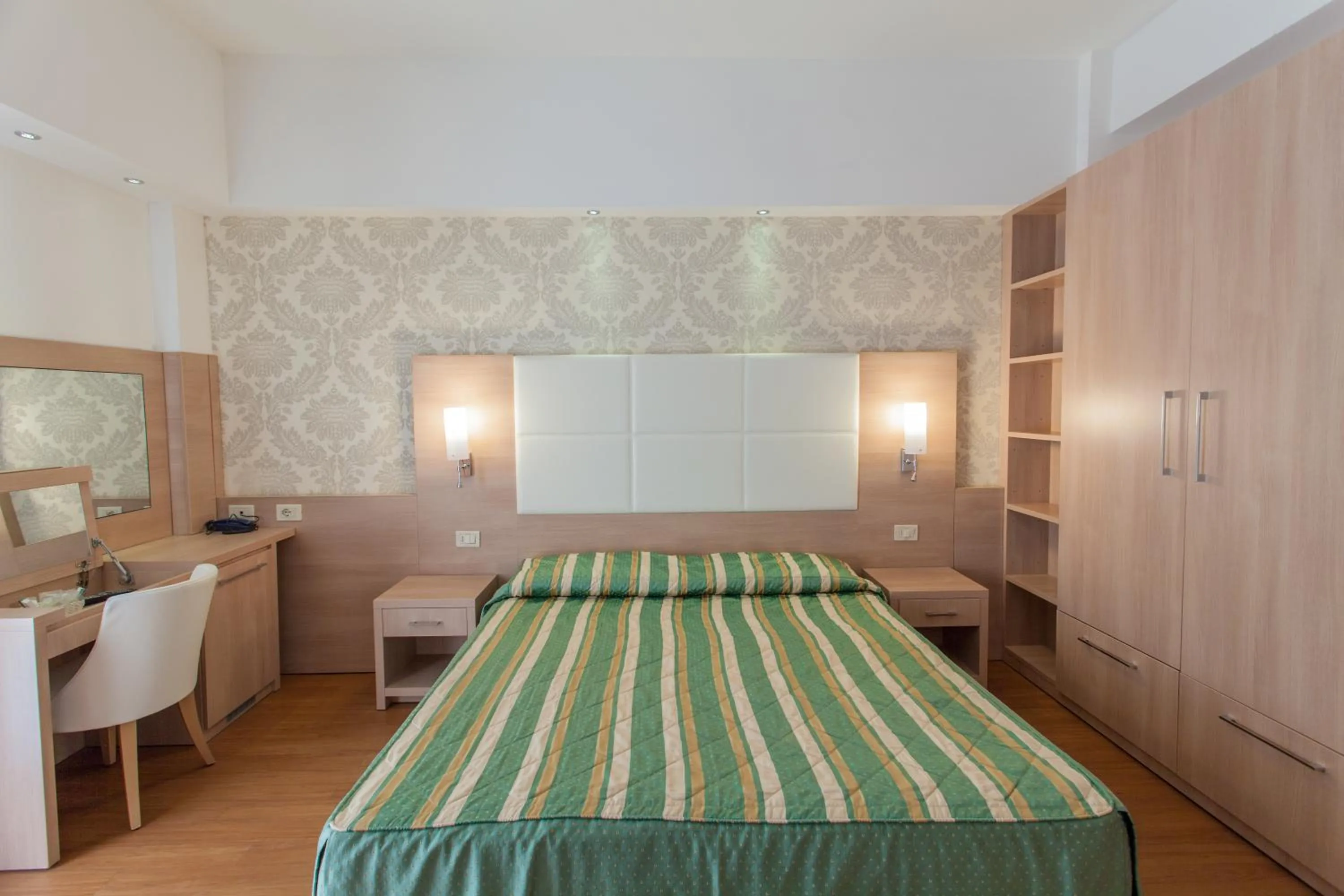 Photo of the whole room, Bed in Michelangelo Cesenatico