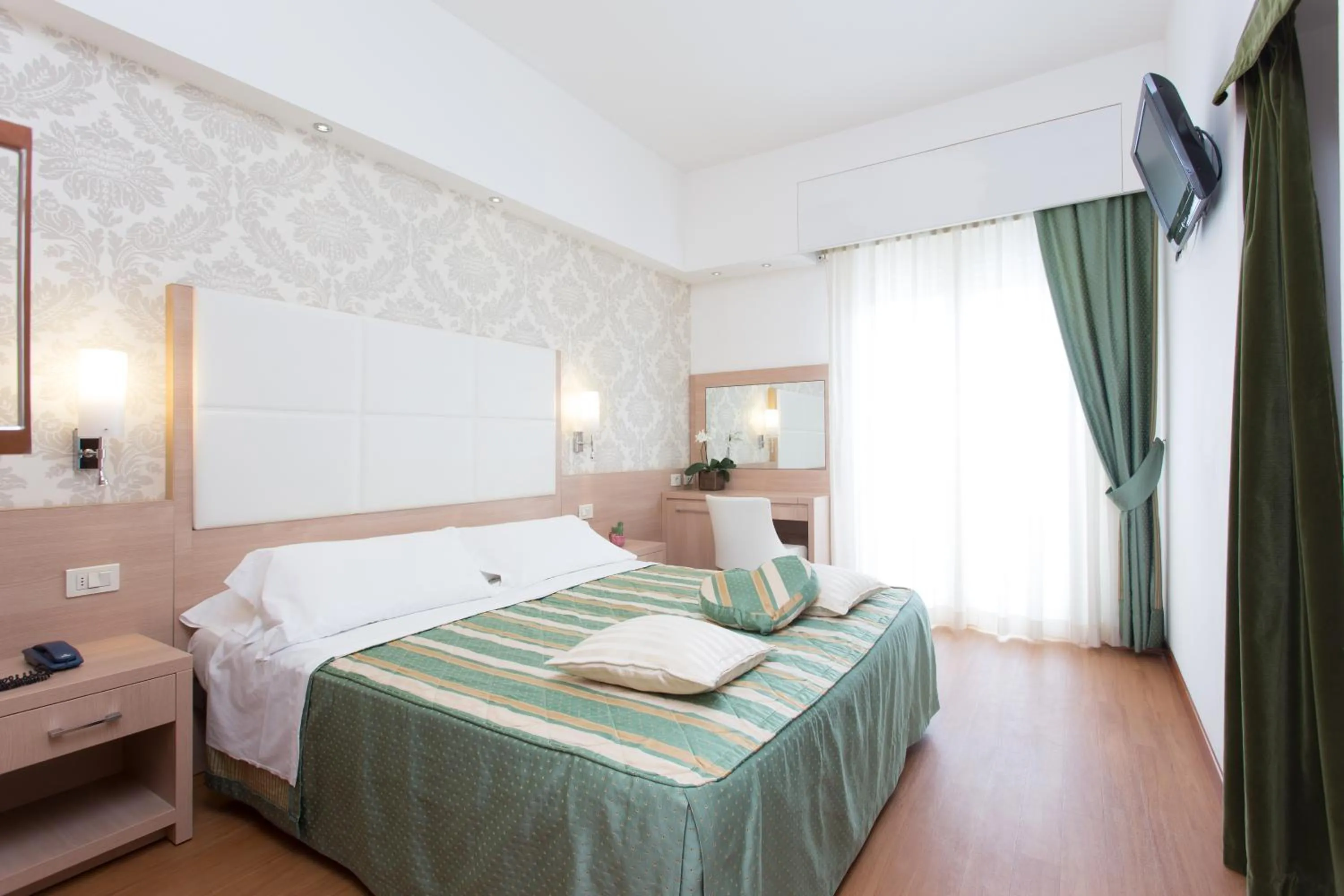 Photo of the whole room, Bed in Michelangelo Cesenatico