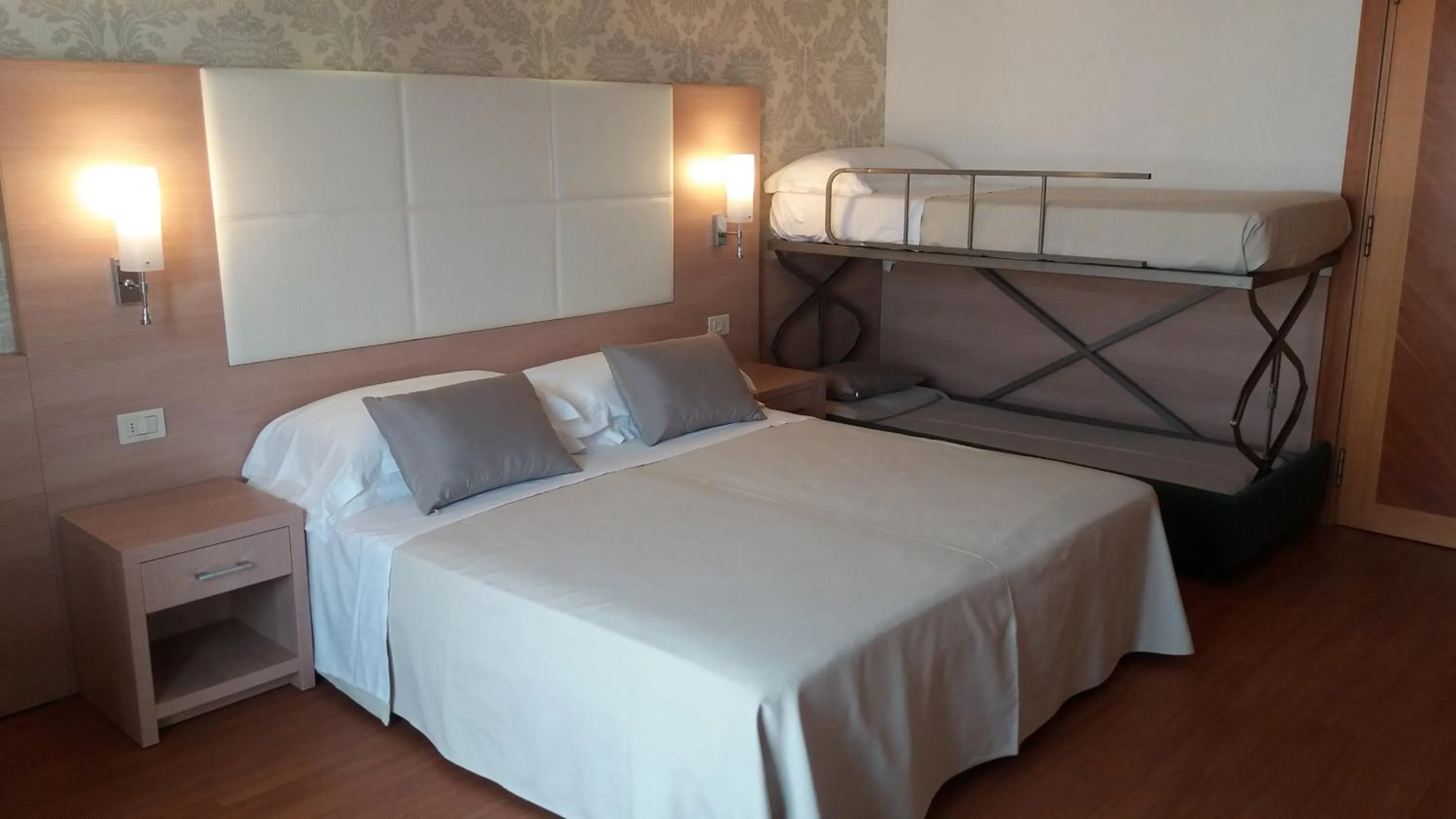 bunk bed, Bed in Michelangelo Cesenatico