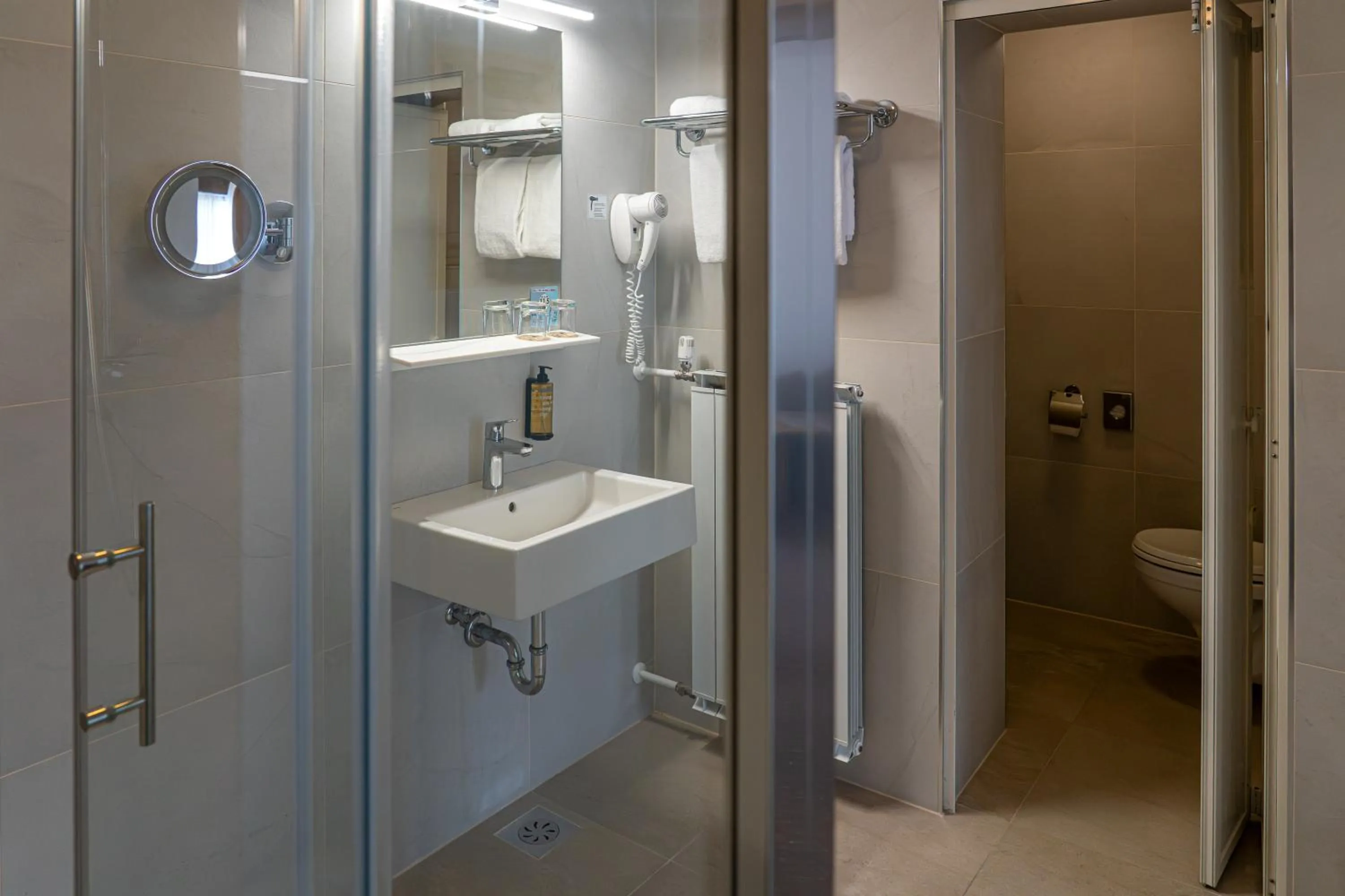 Bathroom in Hotel Piramida