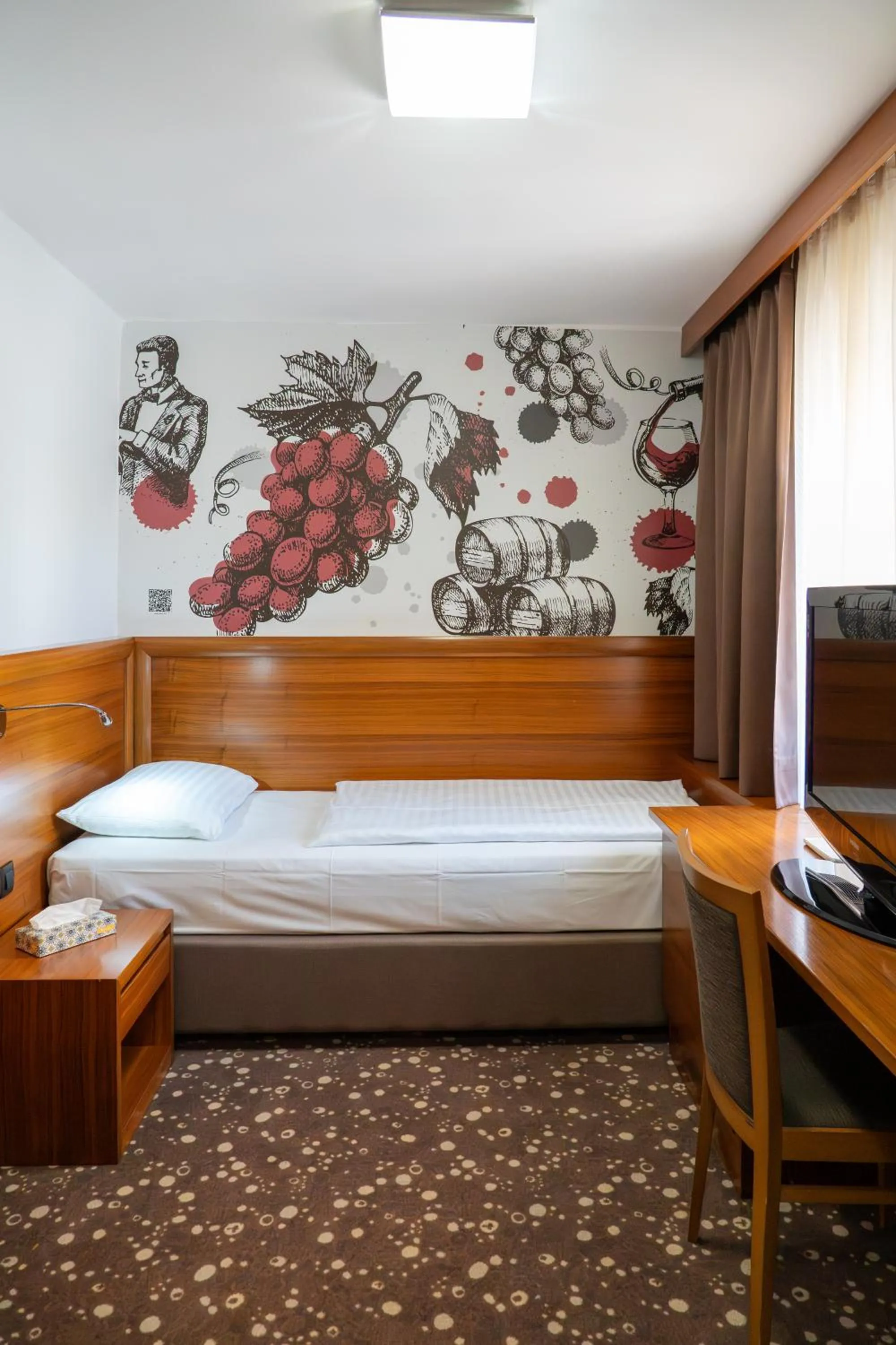 Bathroom, Bed in Hotel Piramida