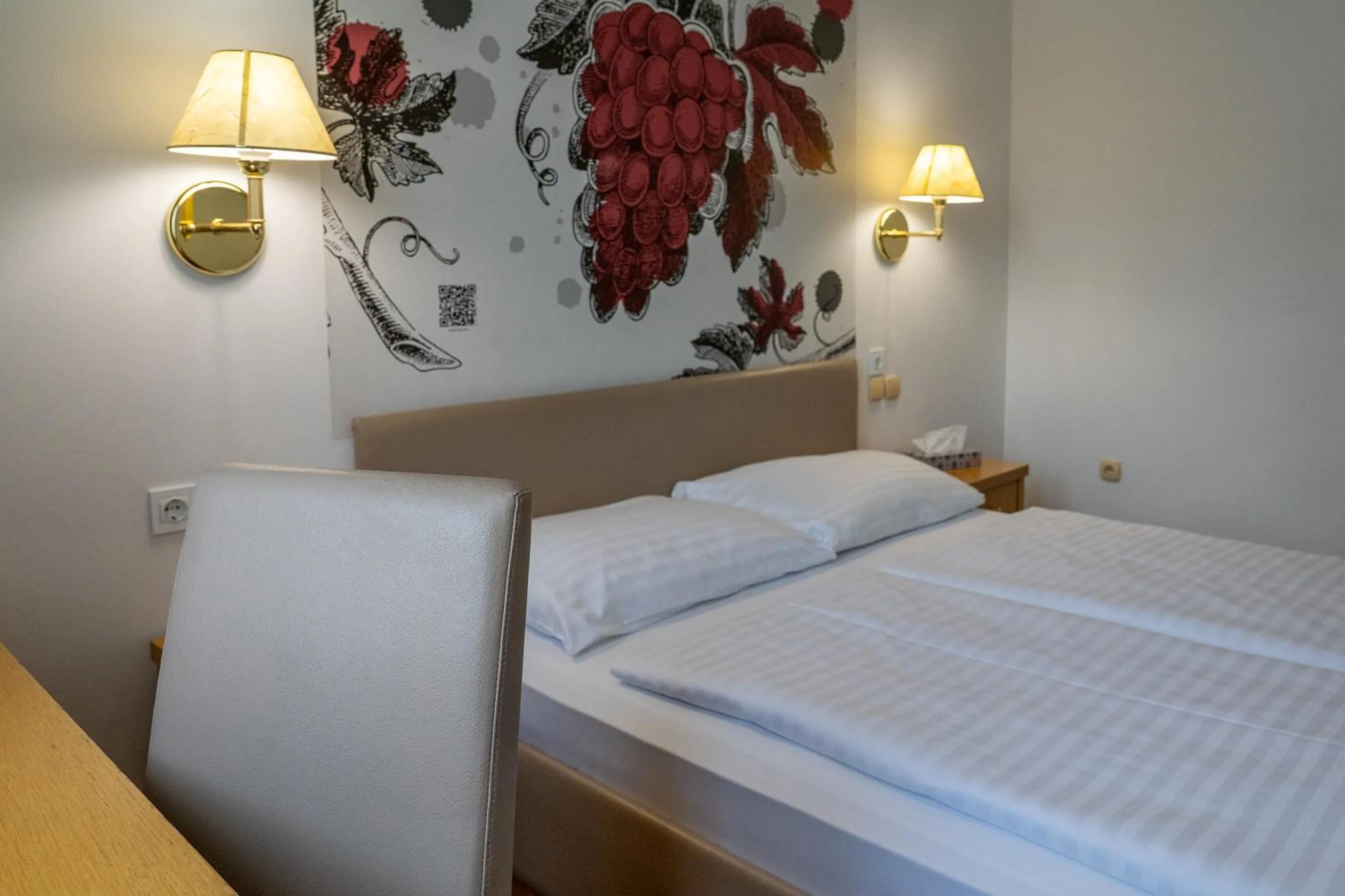 Bedroom, Bed in Hotel Piramida