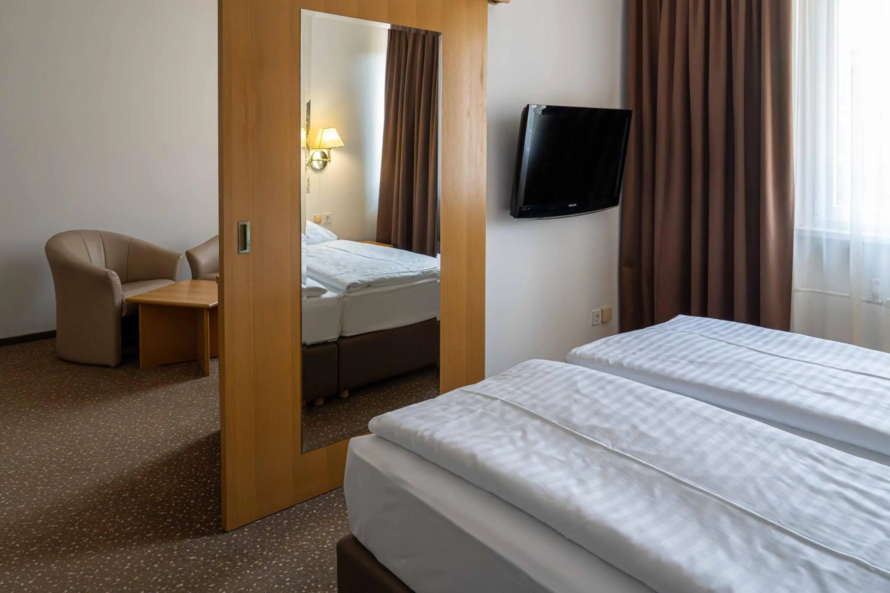 Bedroom, Bed in Hotel Piramida