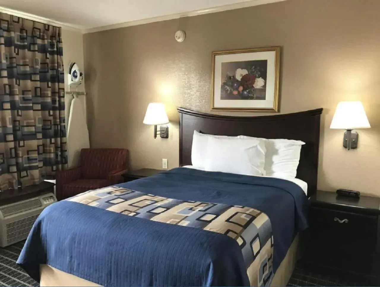 Queen Room - single occupancy in Americas Best Value Inn Mount Vernon Queen Room - single occupancy in Americas Best Value Inn Mount Vernon