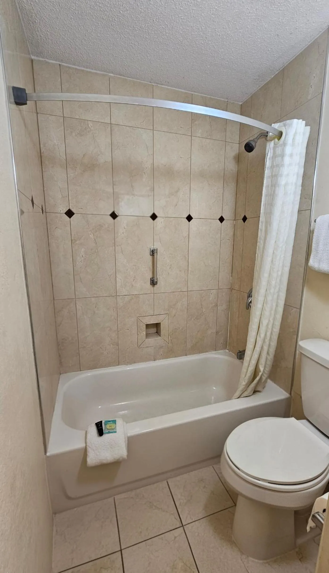 Shower in Americas Best Value Inn Mount Vernon