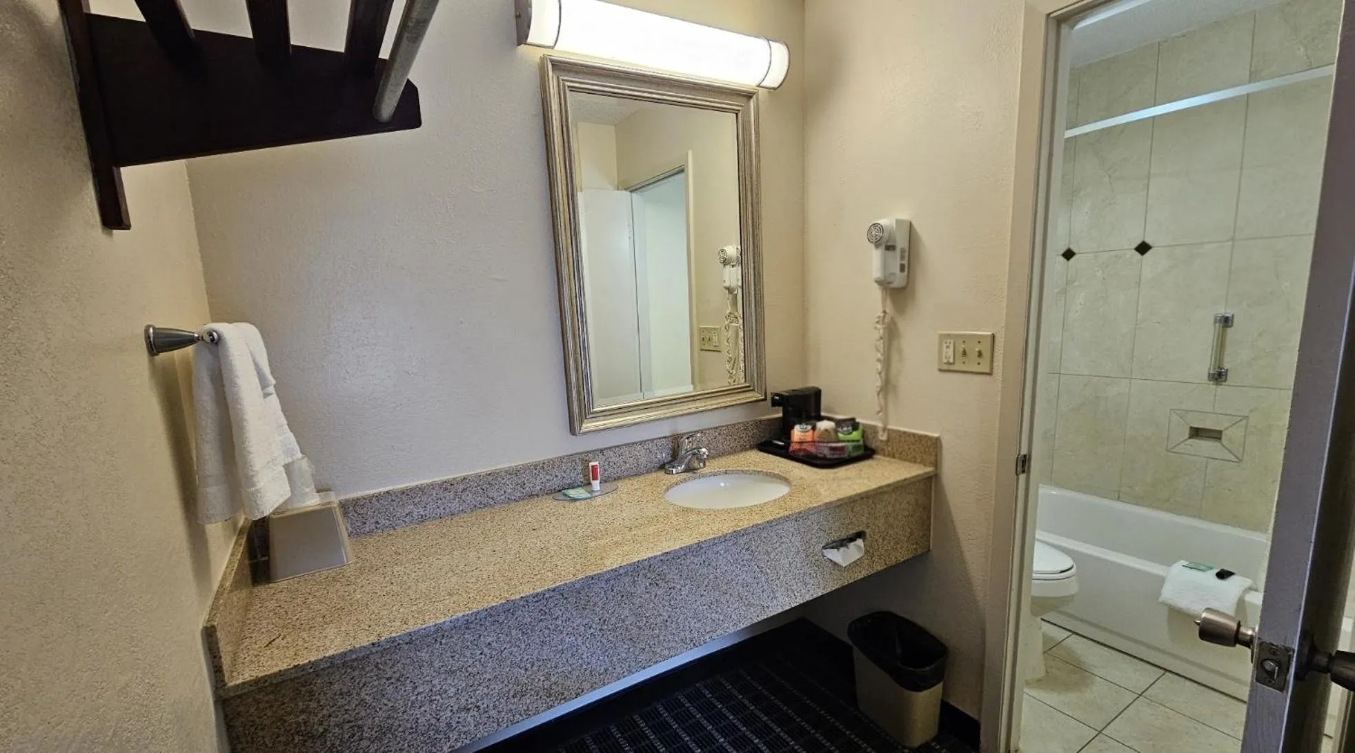 Shower in Americas Best Value Inn Mount Vernon