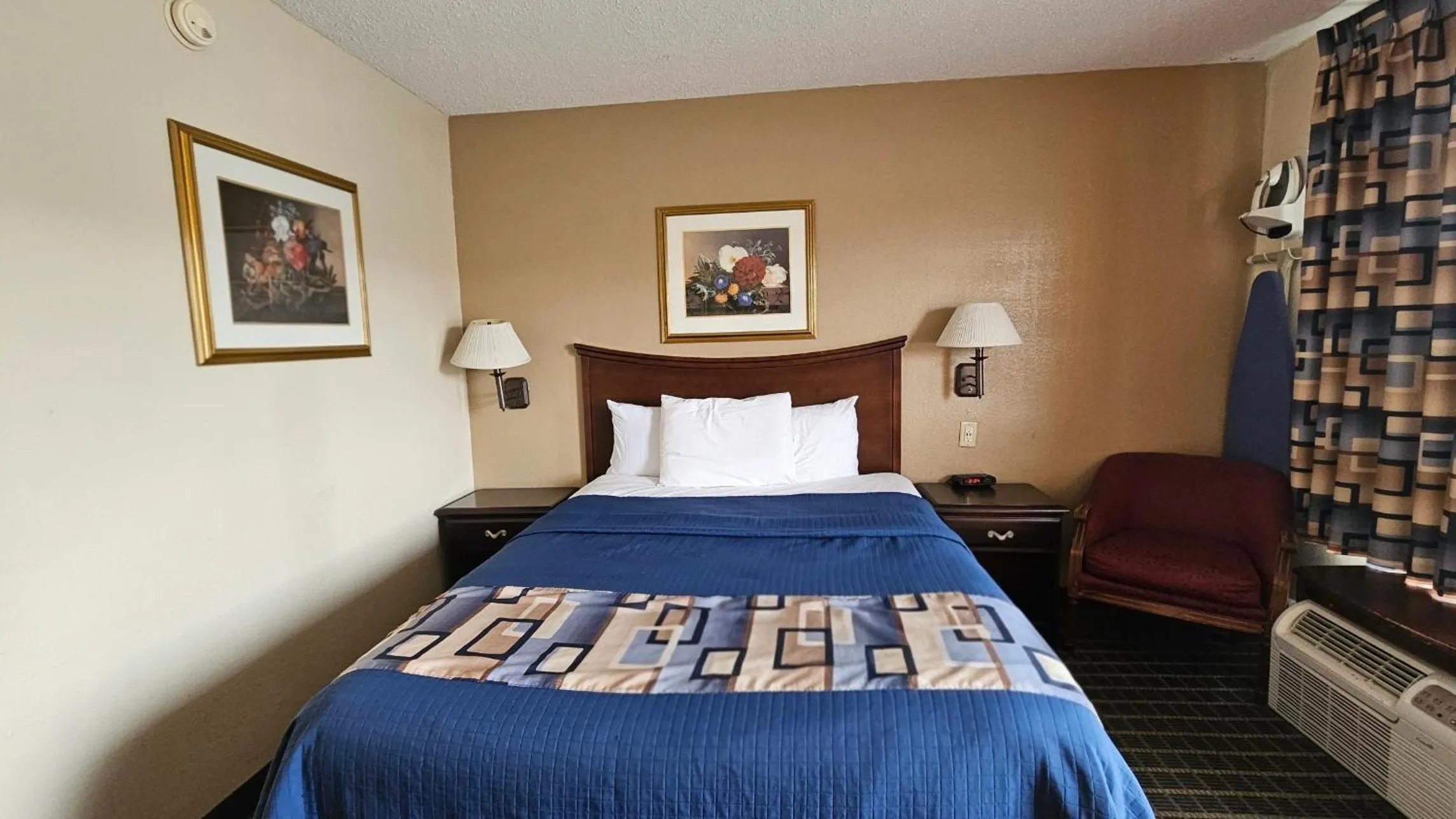 Bed in Americas Best Value Inn Mount Vernon