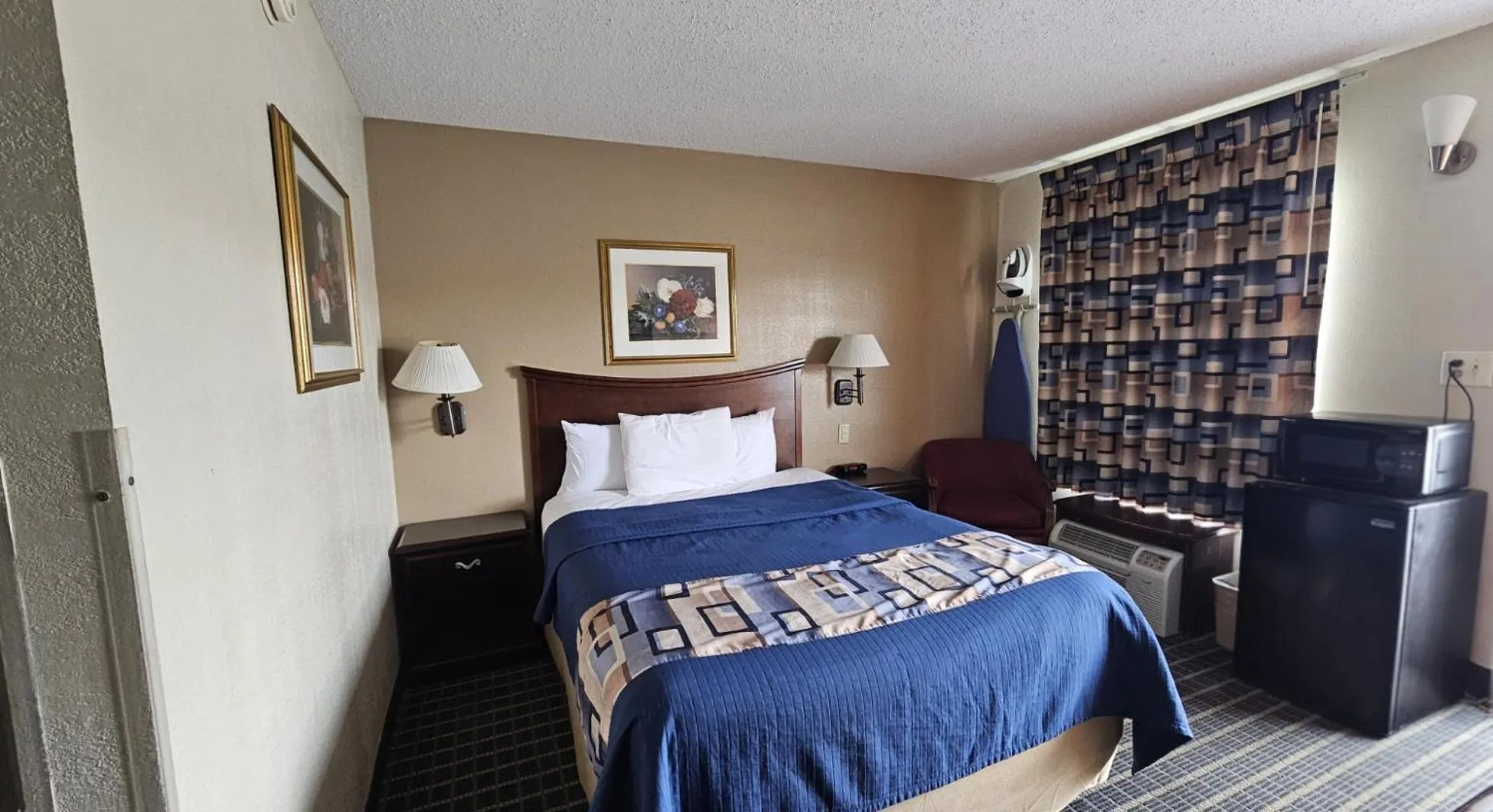 Bed in Americas Best Value Inn Mount Vernon