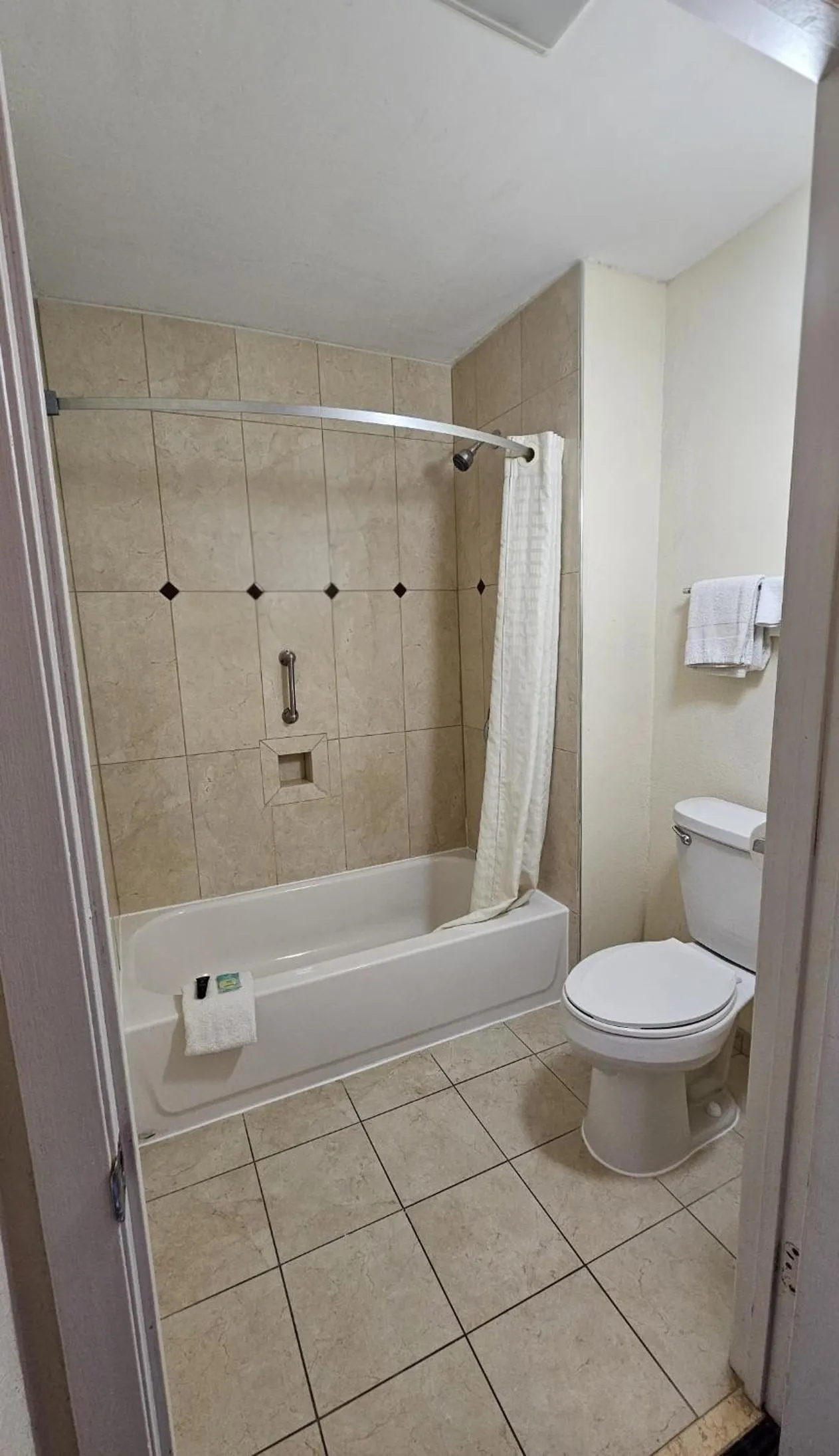 Shower in Americas Best Value Inn Mount Vernon