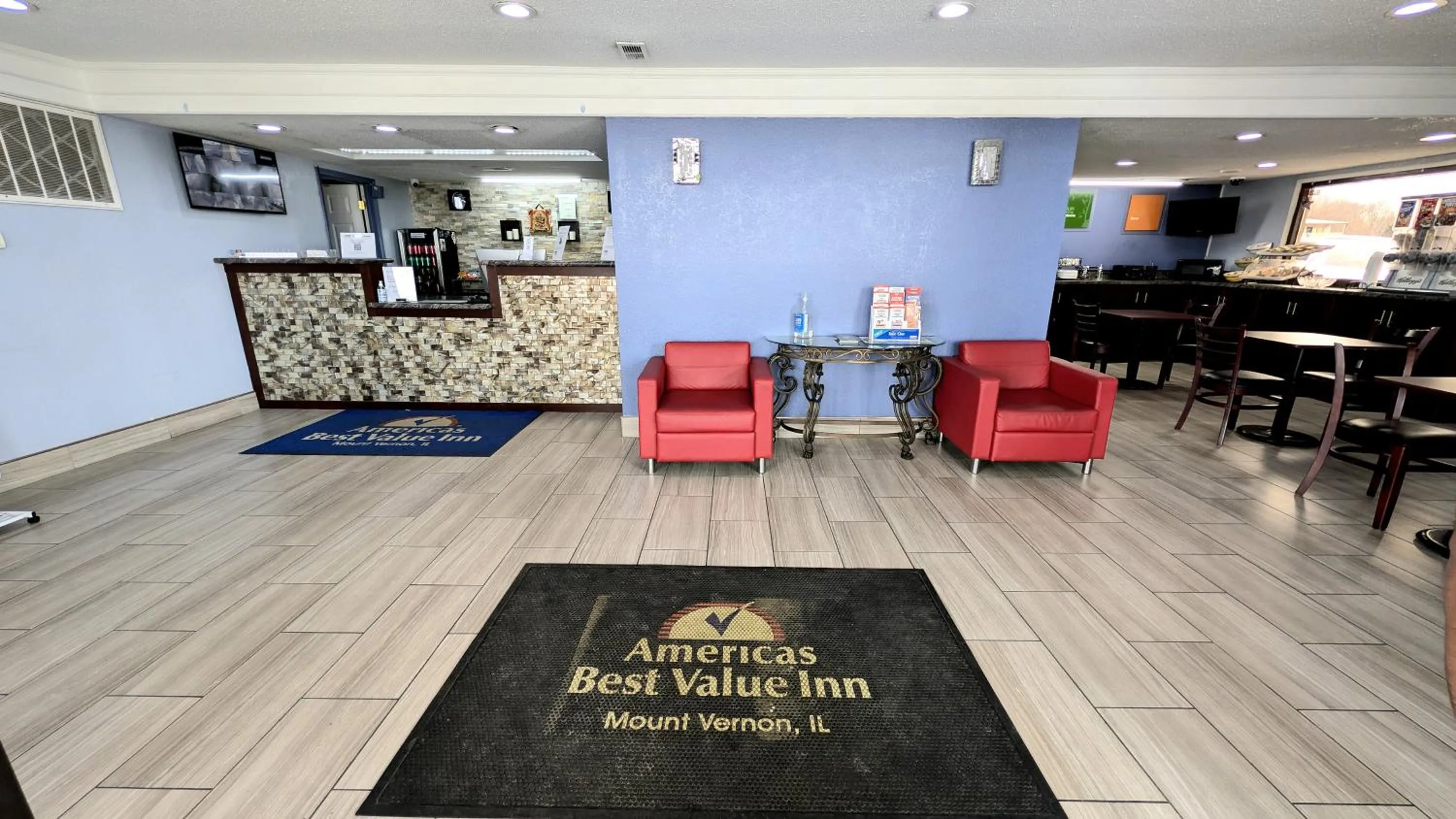 Staff in Americas Best Value Inn Mount Vernon