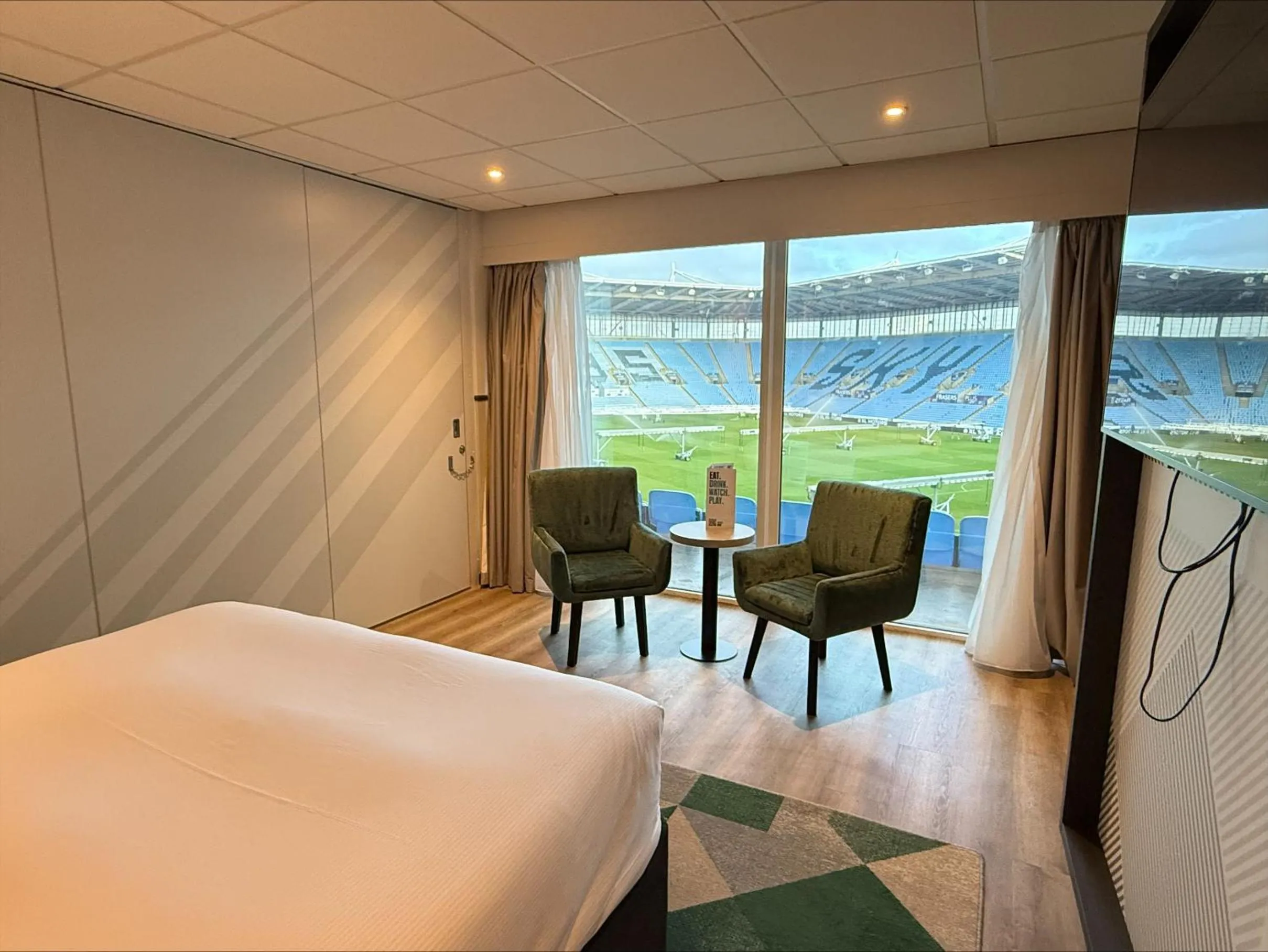 Bedroom in DoubleTree by Hilton Coventry Building Society Arena