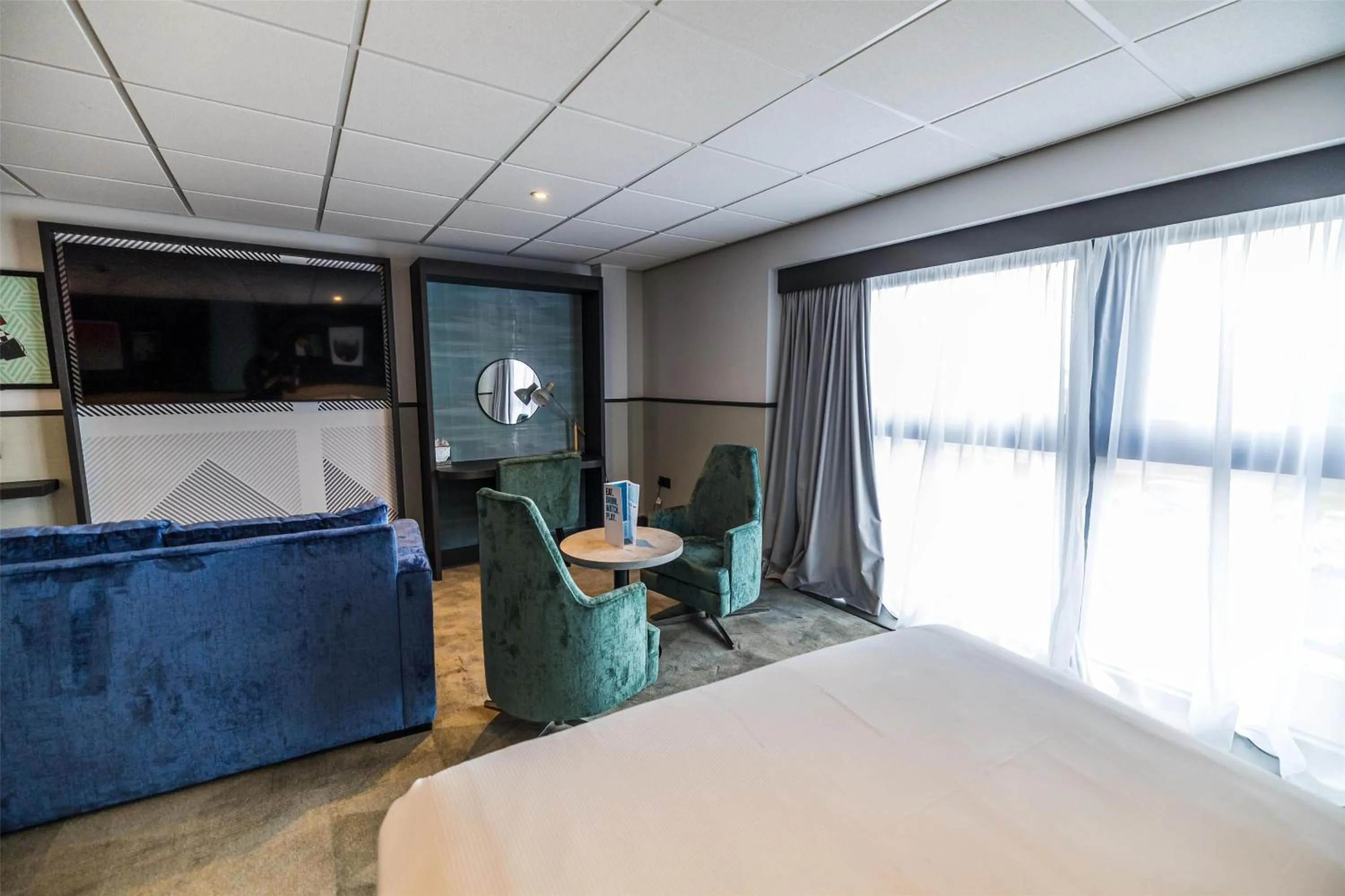 Living room, Bed in DoubleTree by Hilton Coventry Building Society Arena