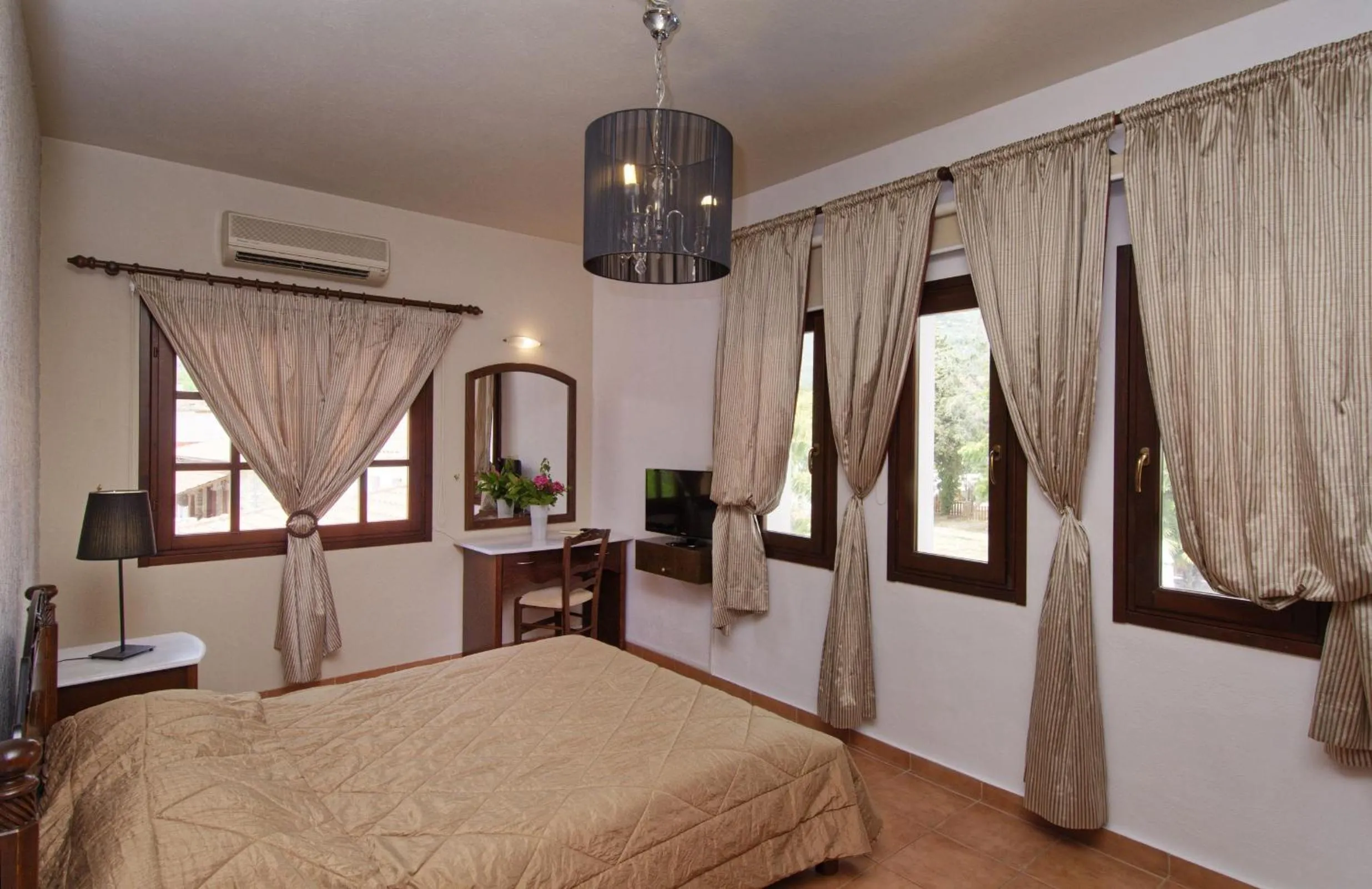 Bedroom, Bed in Enalion Hotel