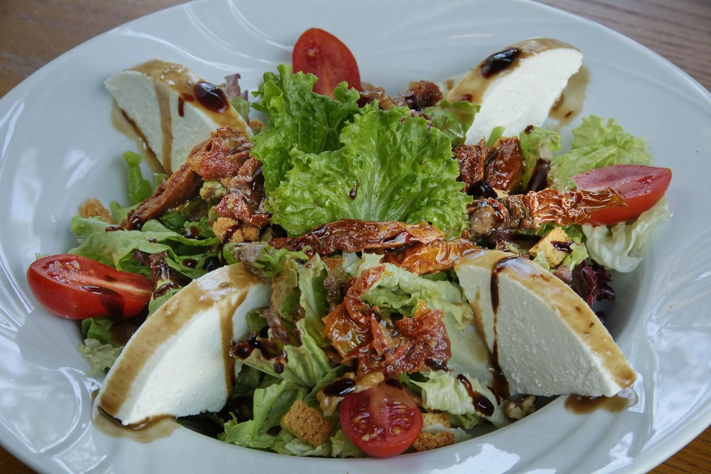 Restaurant/places to eat in Enalion Hotel