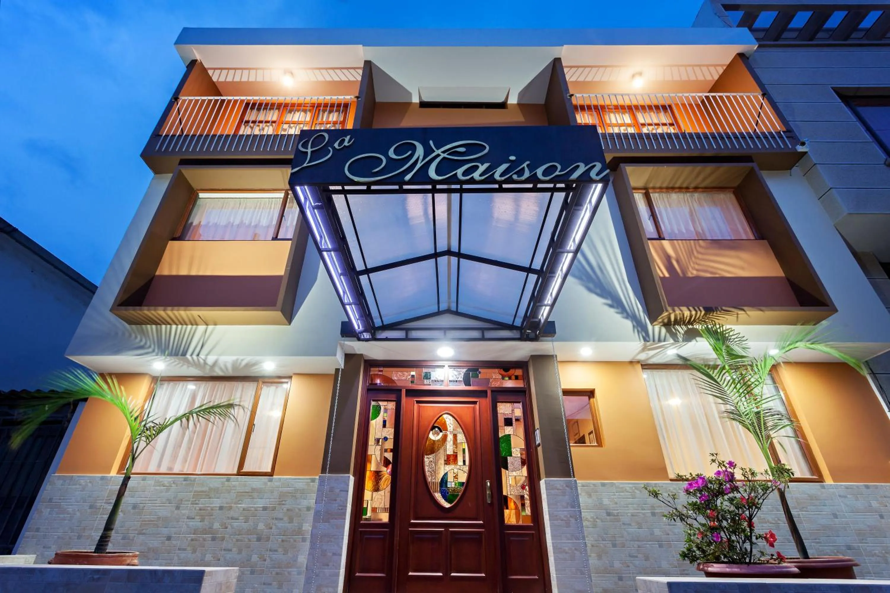 Property building in Hotel Francés La Maison