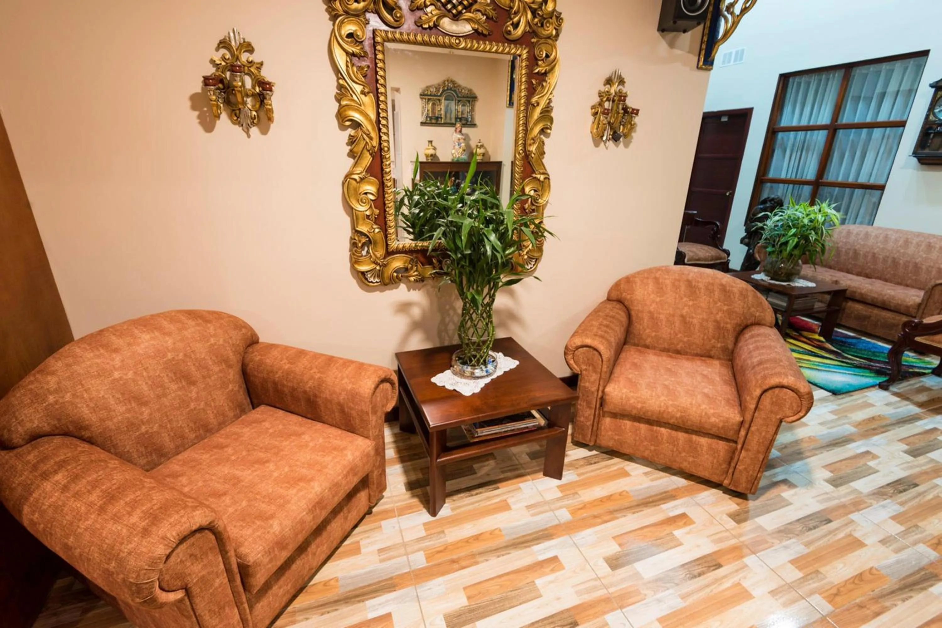 Communal lounge/ TV room in Hotel Francés La Maison