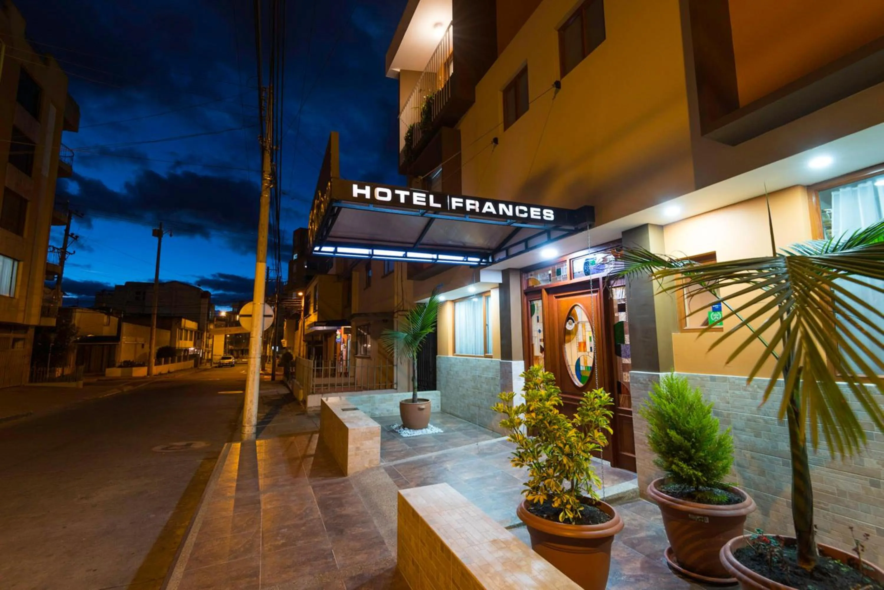 Facade/entrance in Hotel Francés La Maison