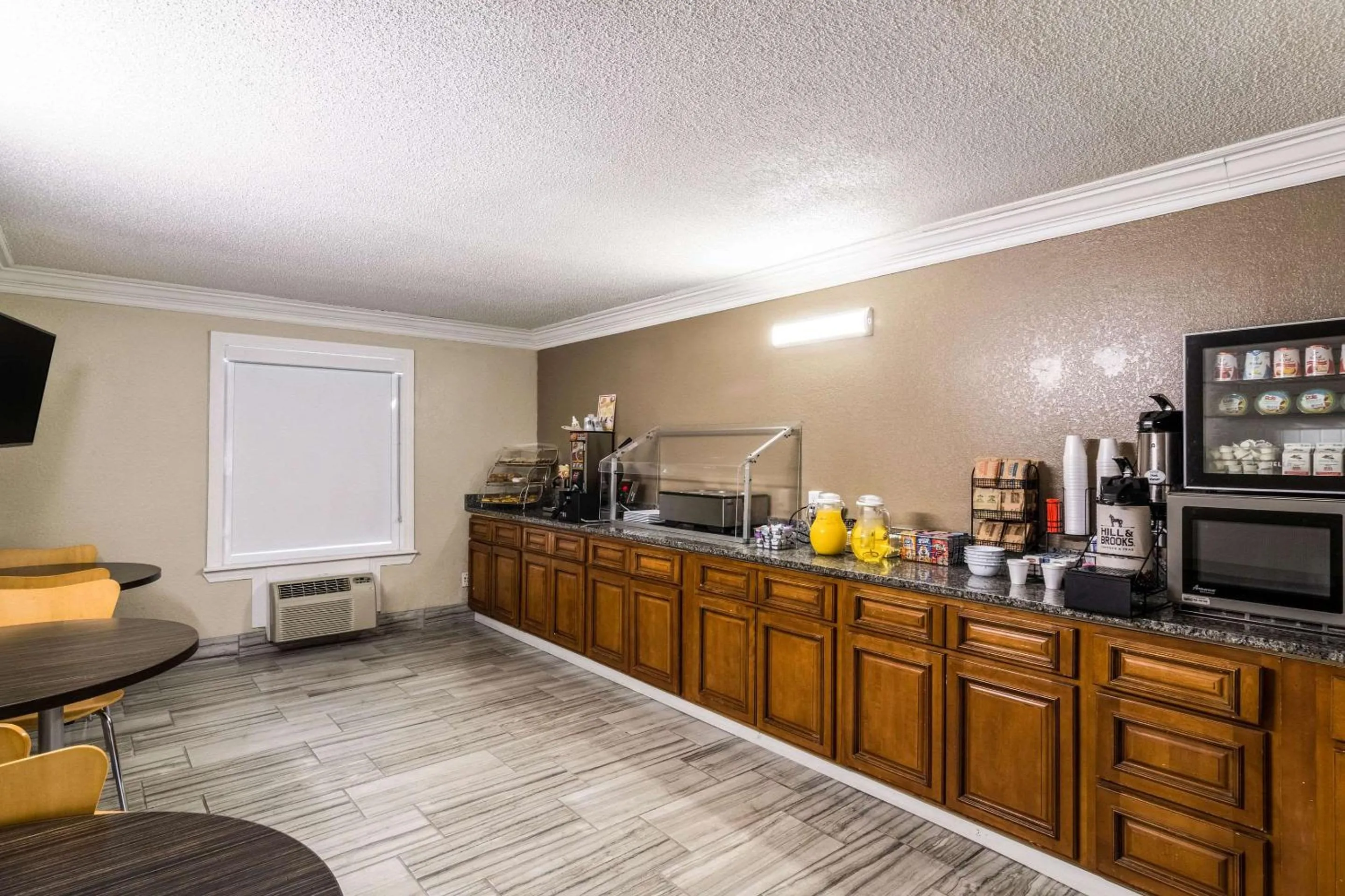 Breakfast in Quality Inn Pensacola North