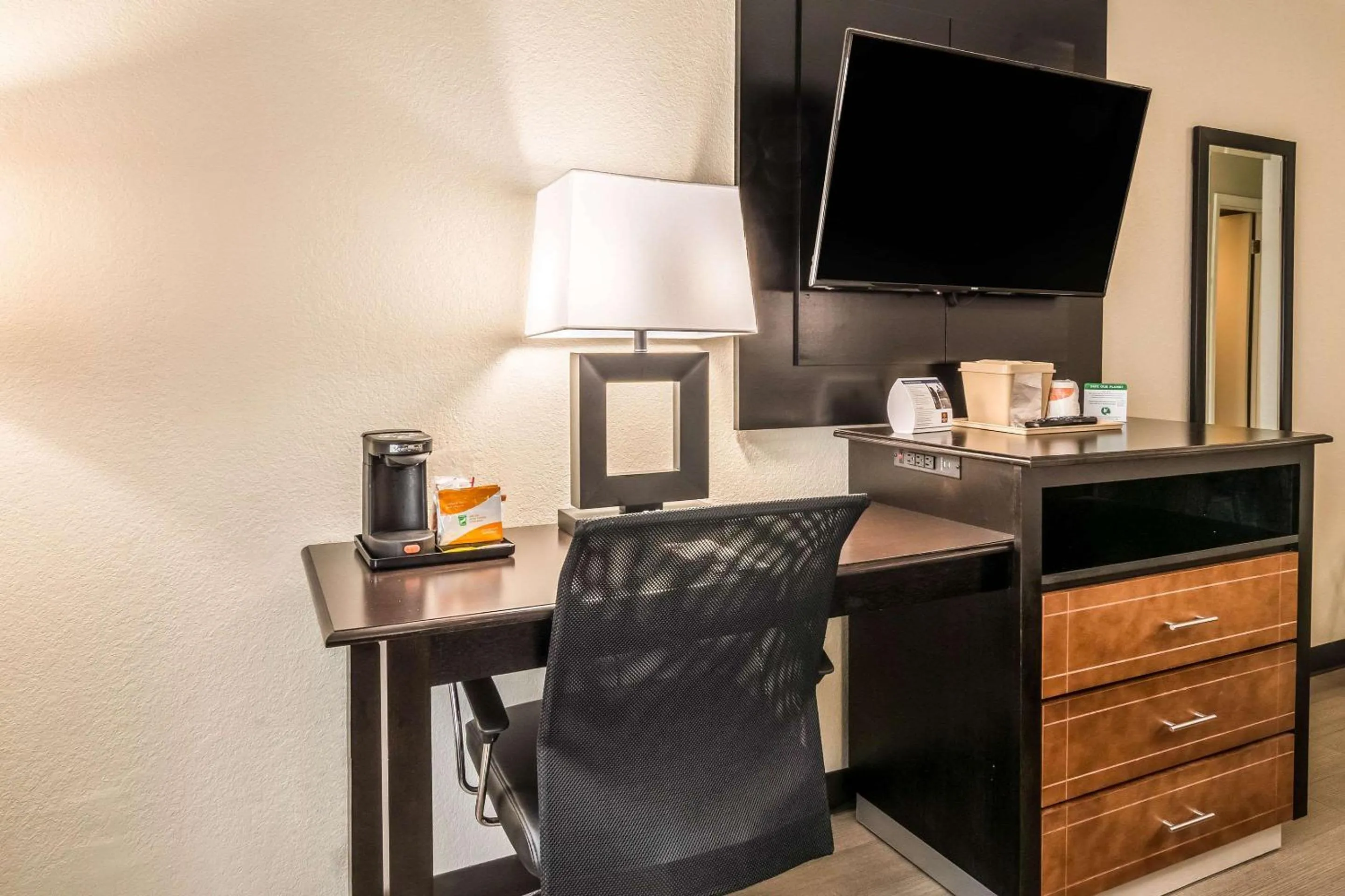 Coffee/tea facilities in Quality Inn Pensacola North