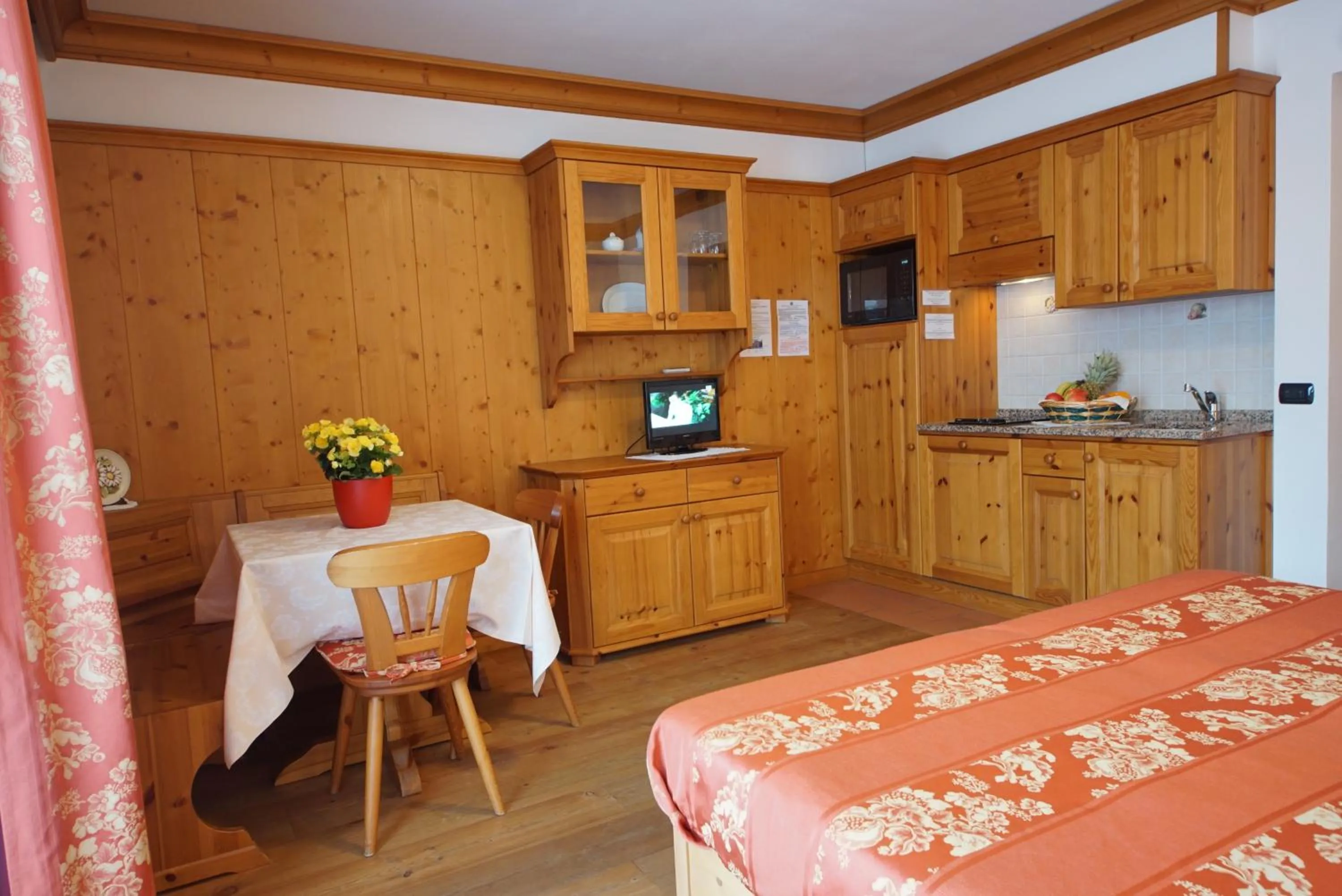 Photo of the whole room, Bed in Residence Baita Antlia