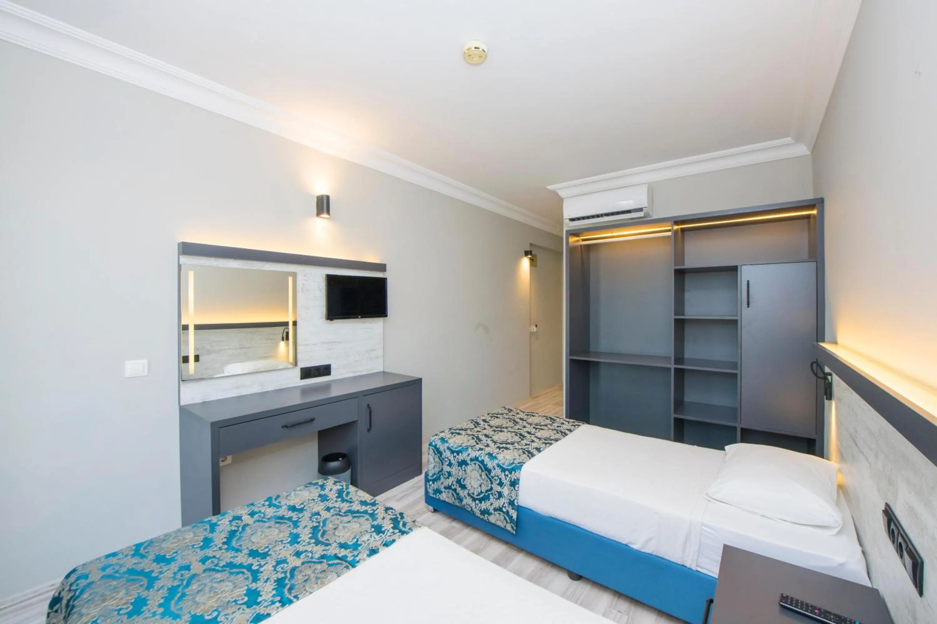 Photo of the whole room, Bed in Golden Moon Hotel